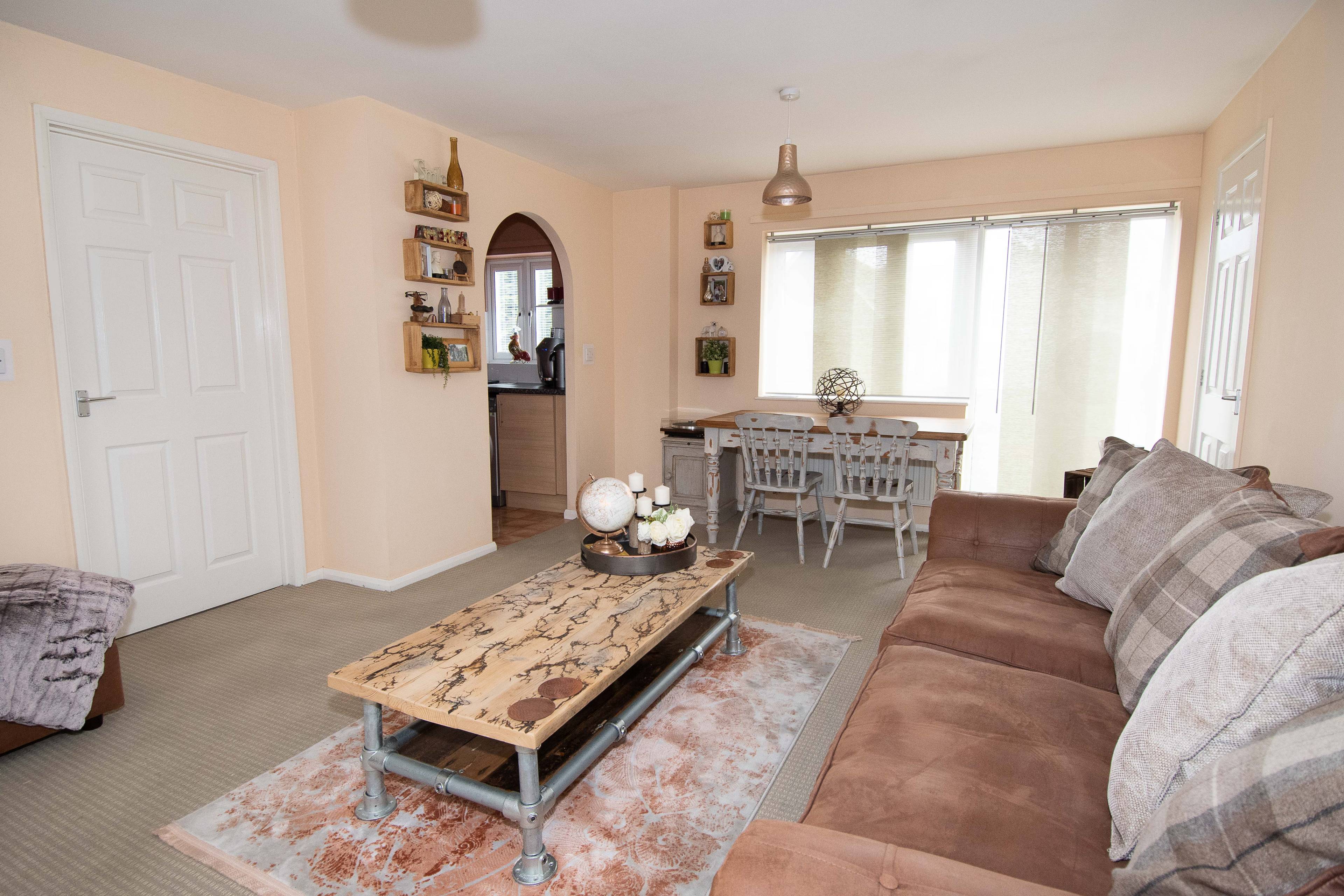 Lounge/Dining Room