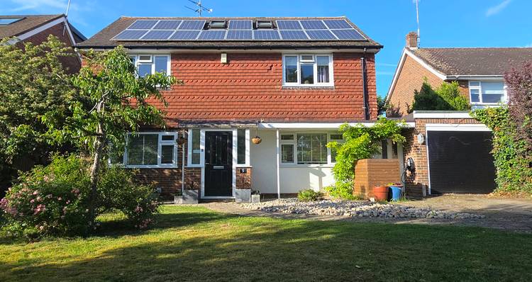 5 bedroom detached house