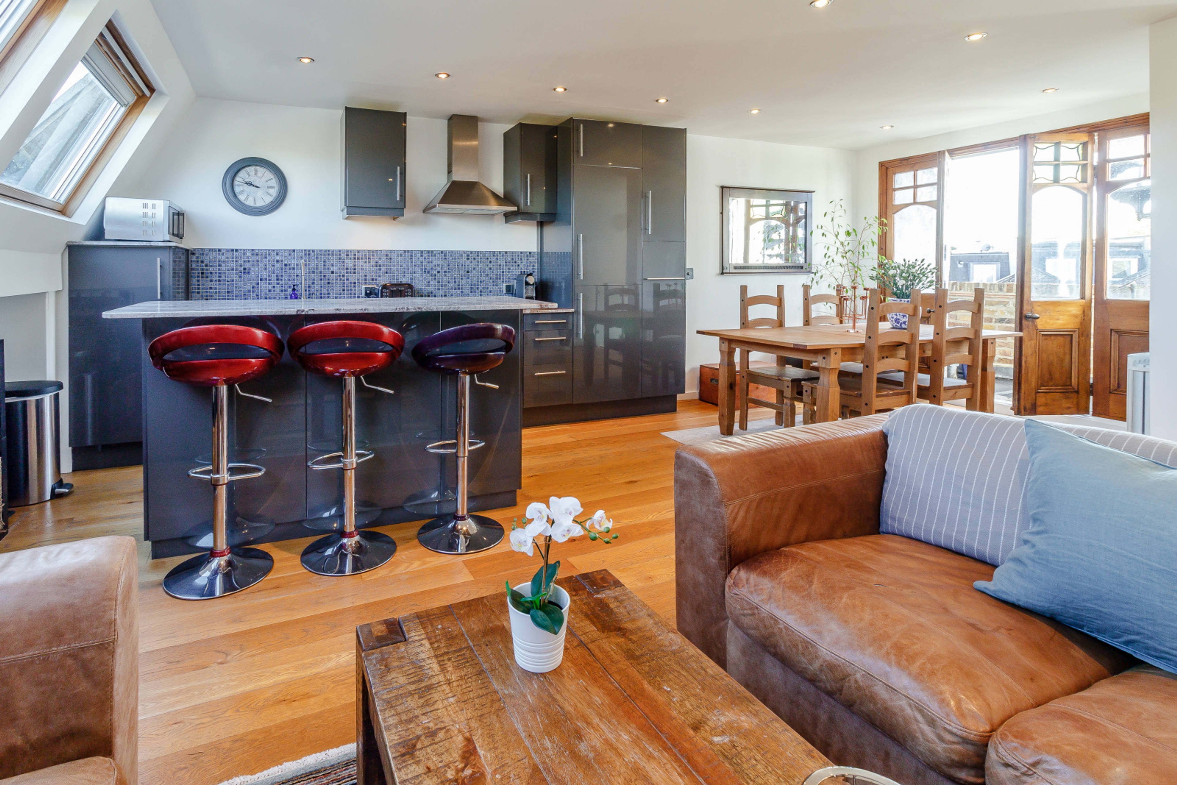 Lounge / Kitchen