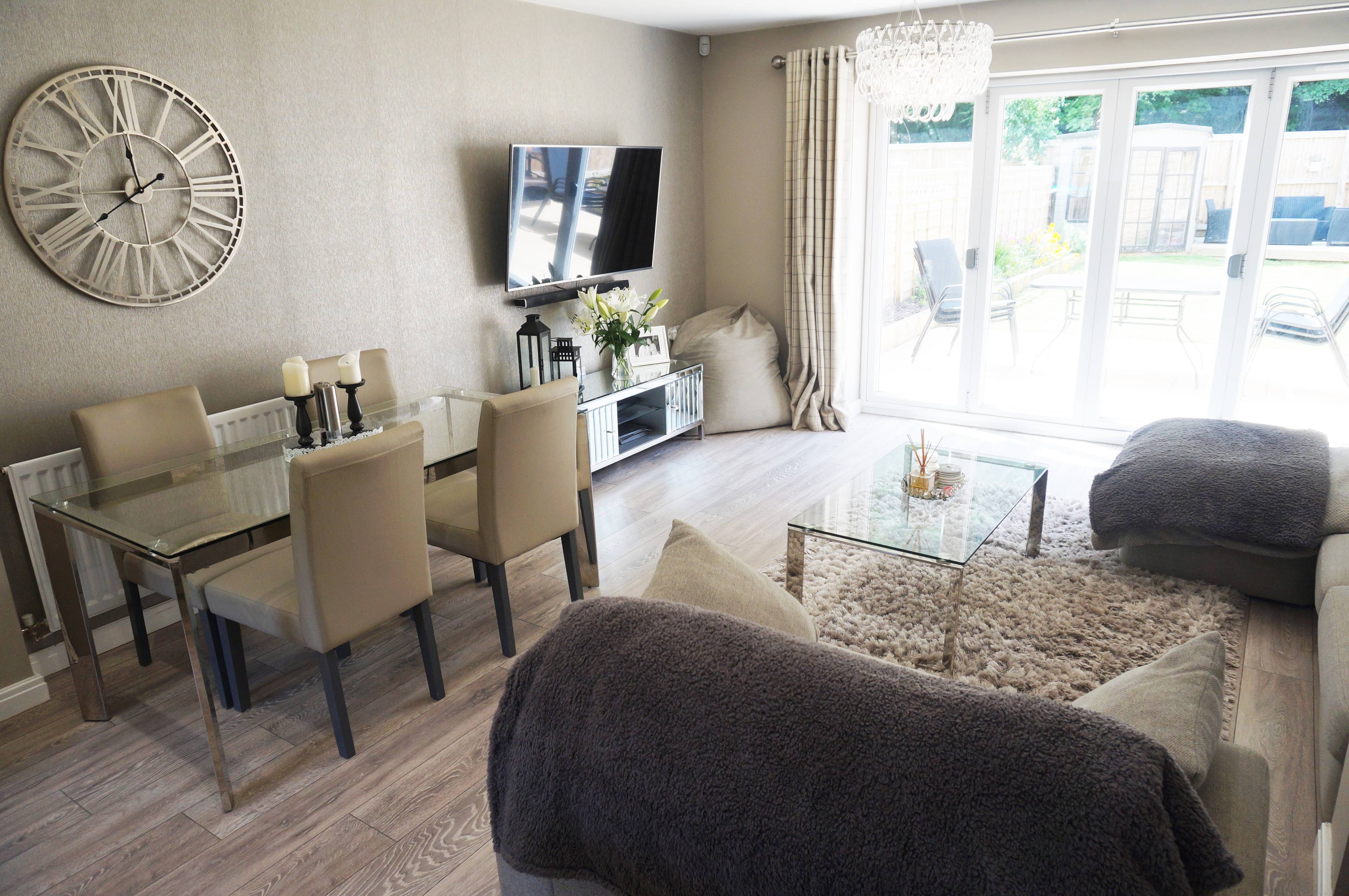 Lounge/Dining Room