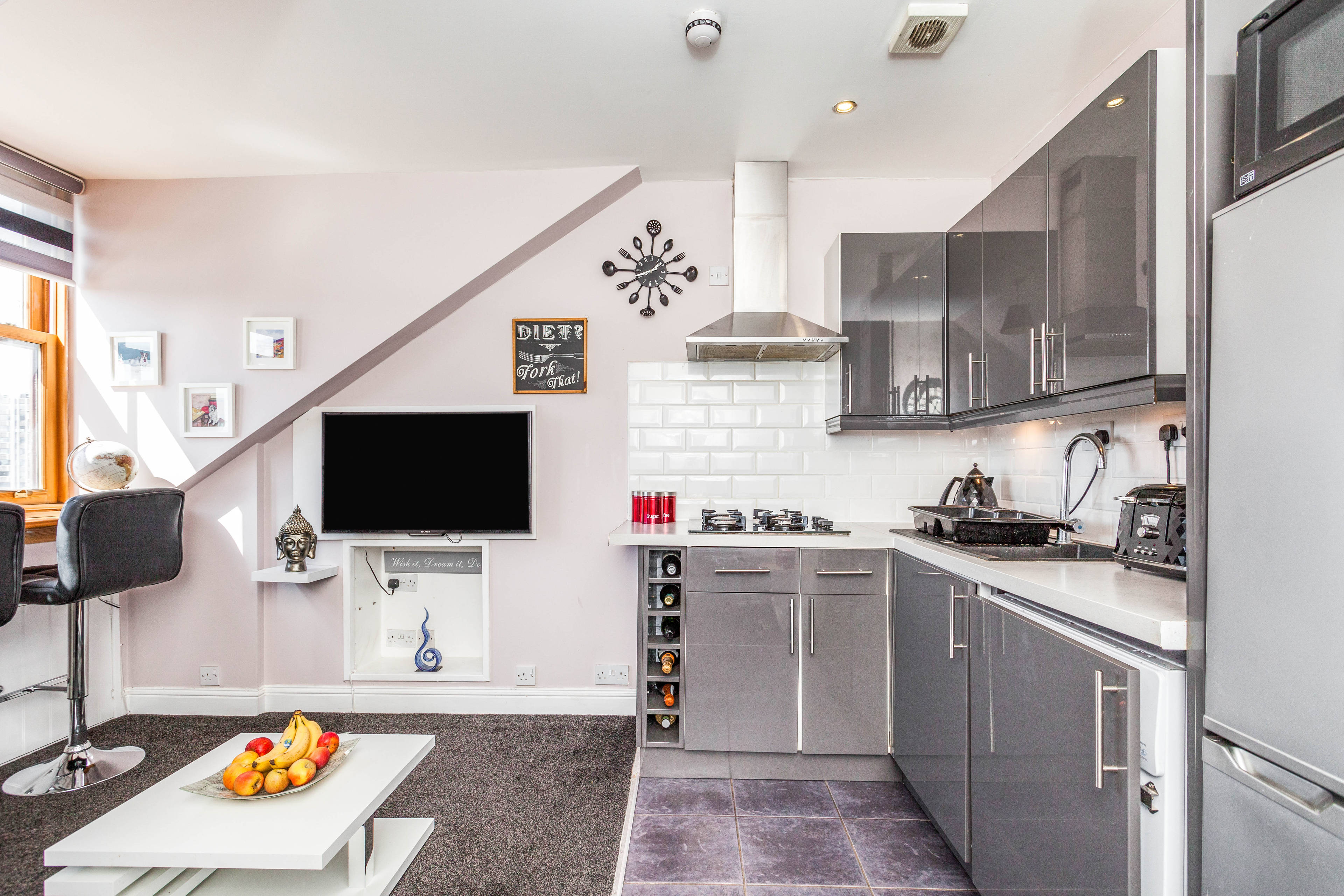 Lounge / Kitchen
