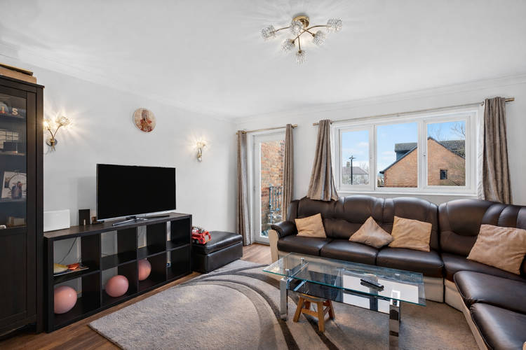 2 bedroom maisonette