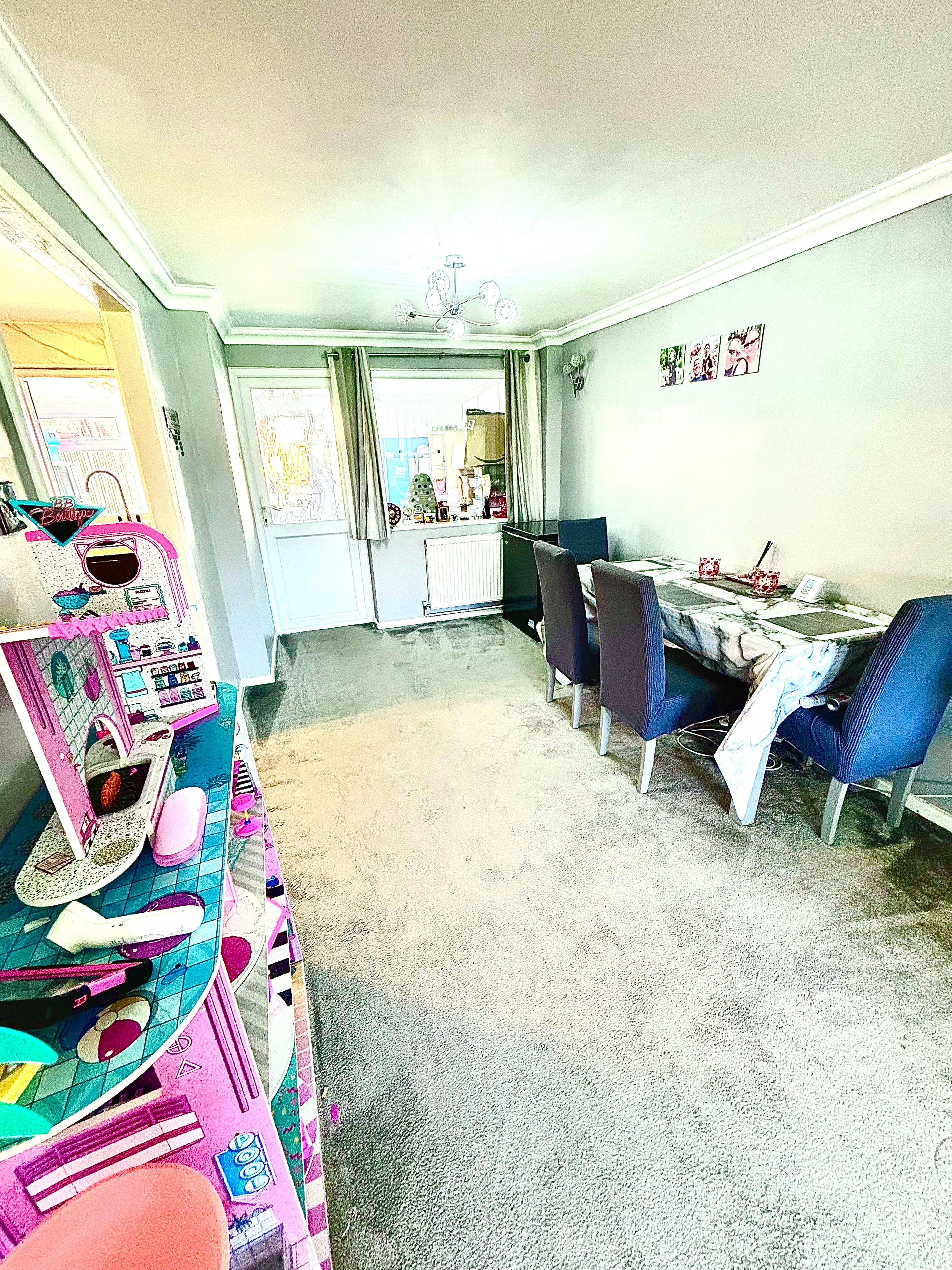 Lounge/Dining Room