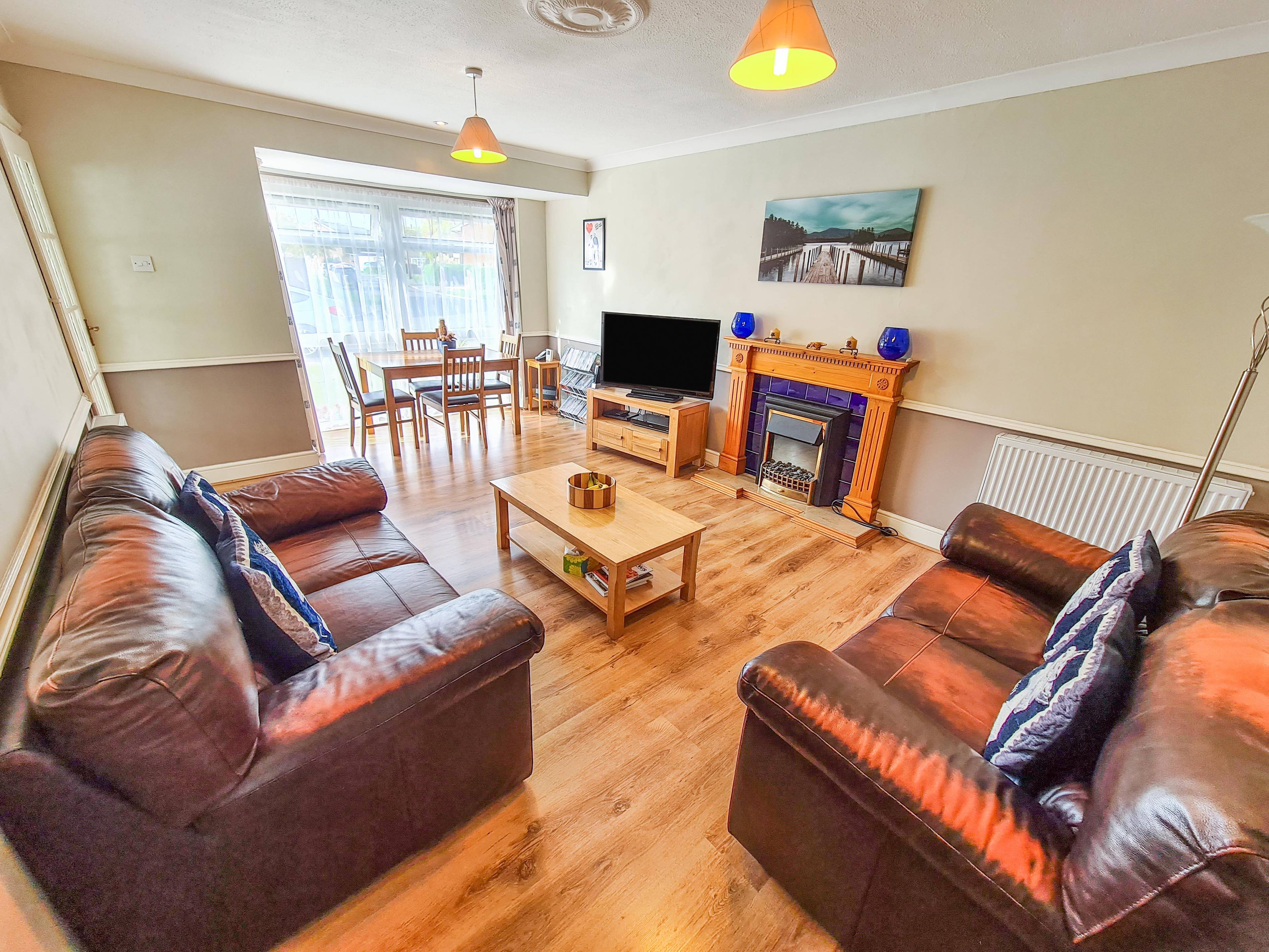 Lounge/Dining Room