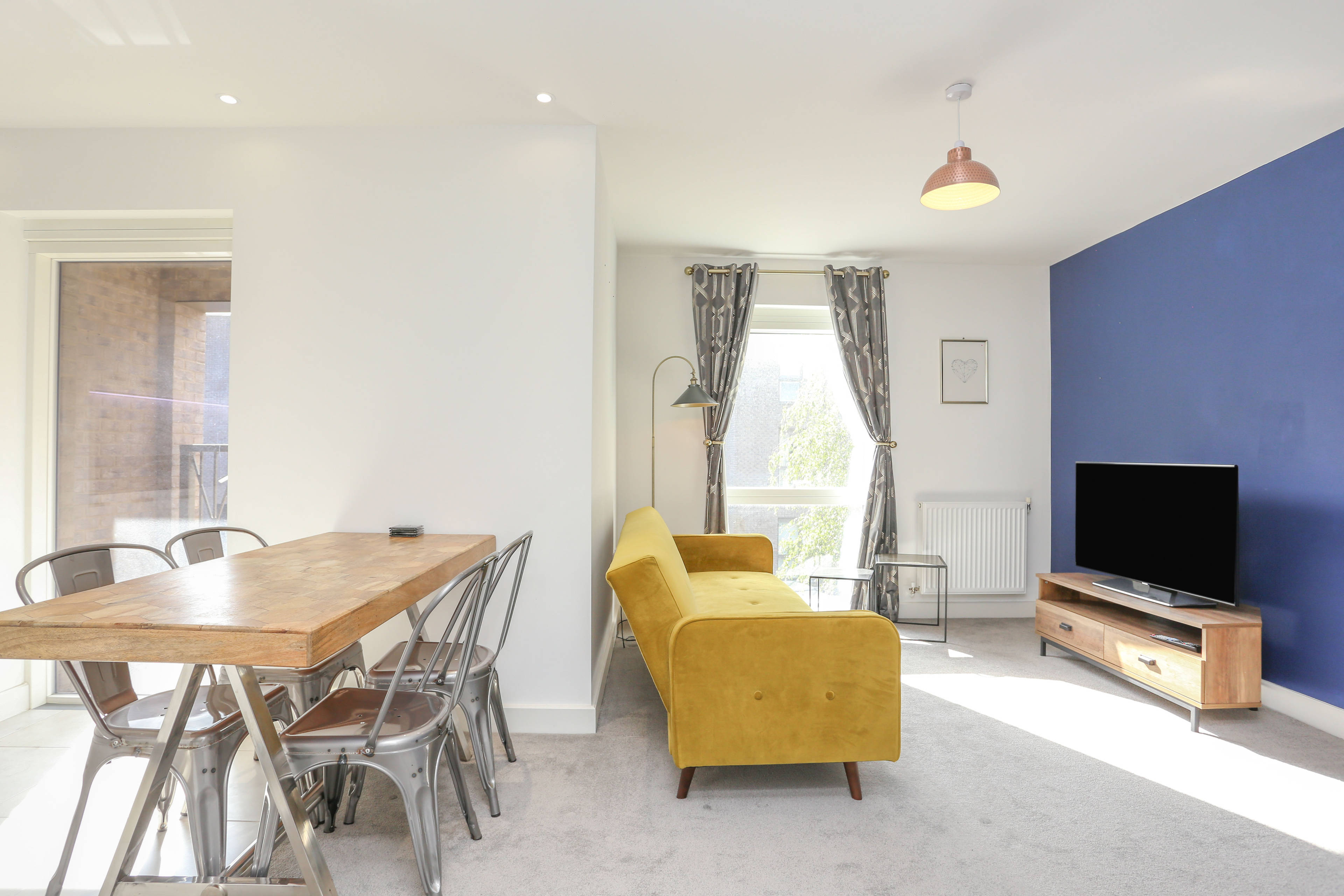 Lounge/Dining Room