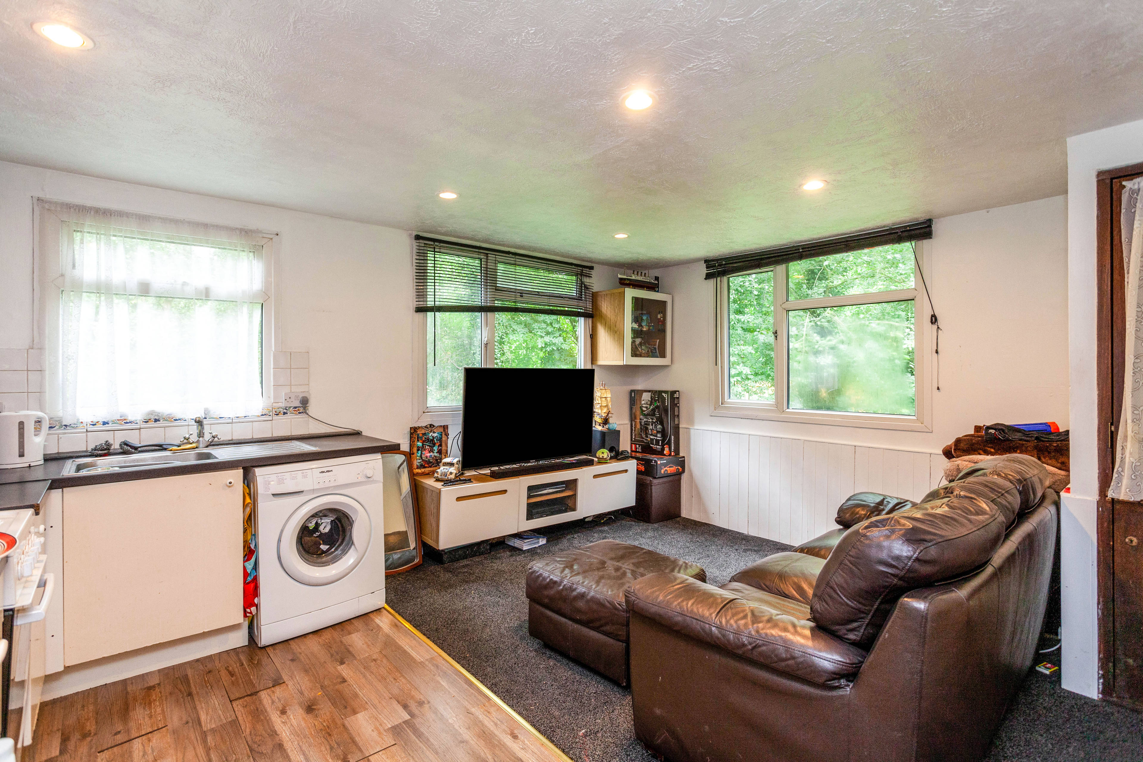 Lodge Kitchen/Living