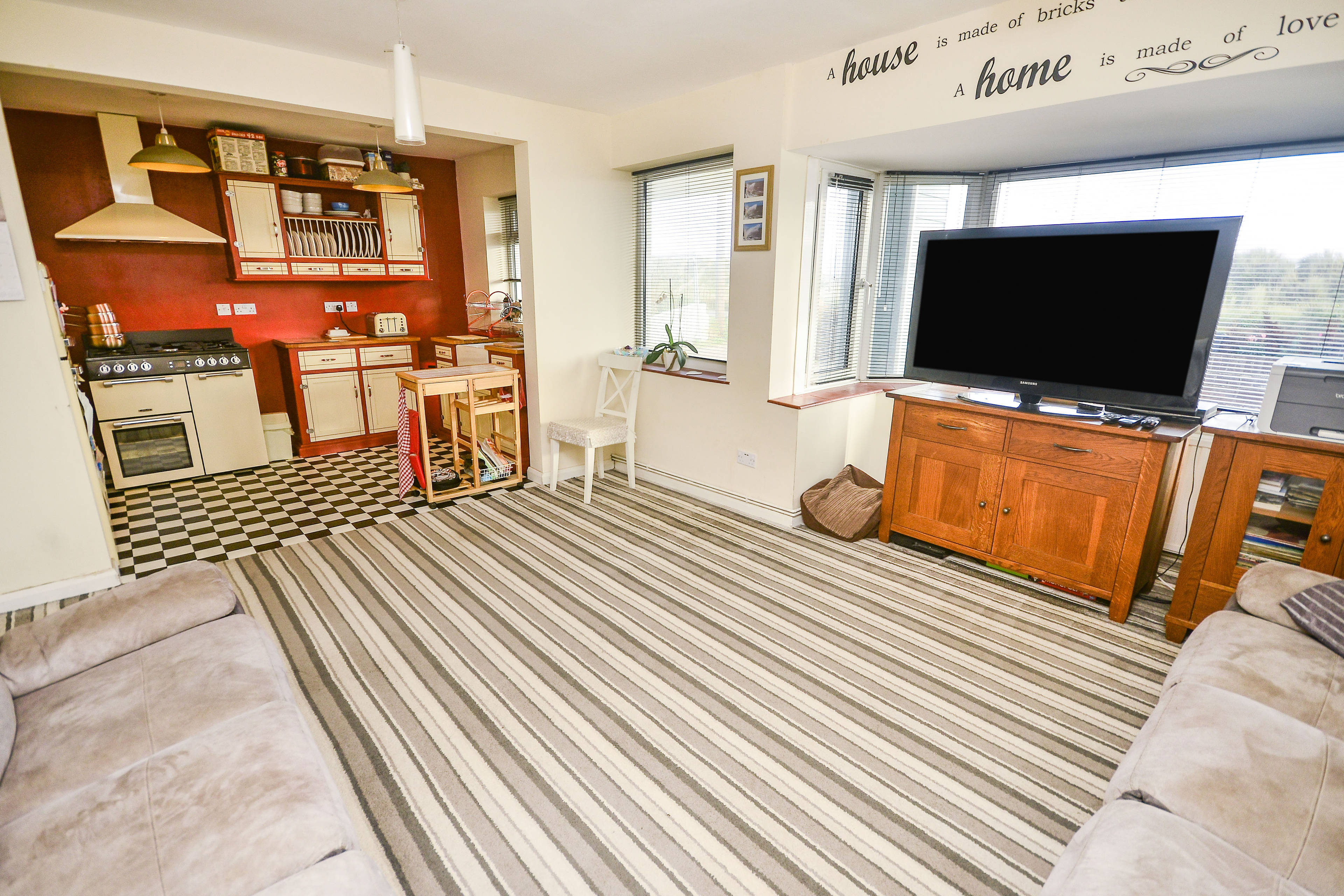 Lounge/Dining Room