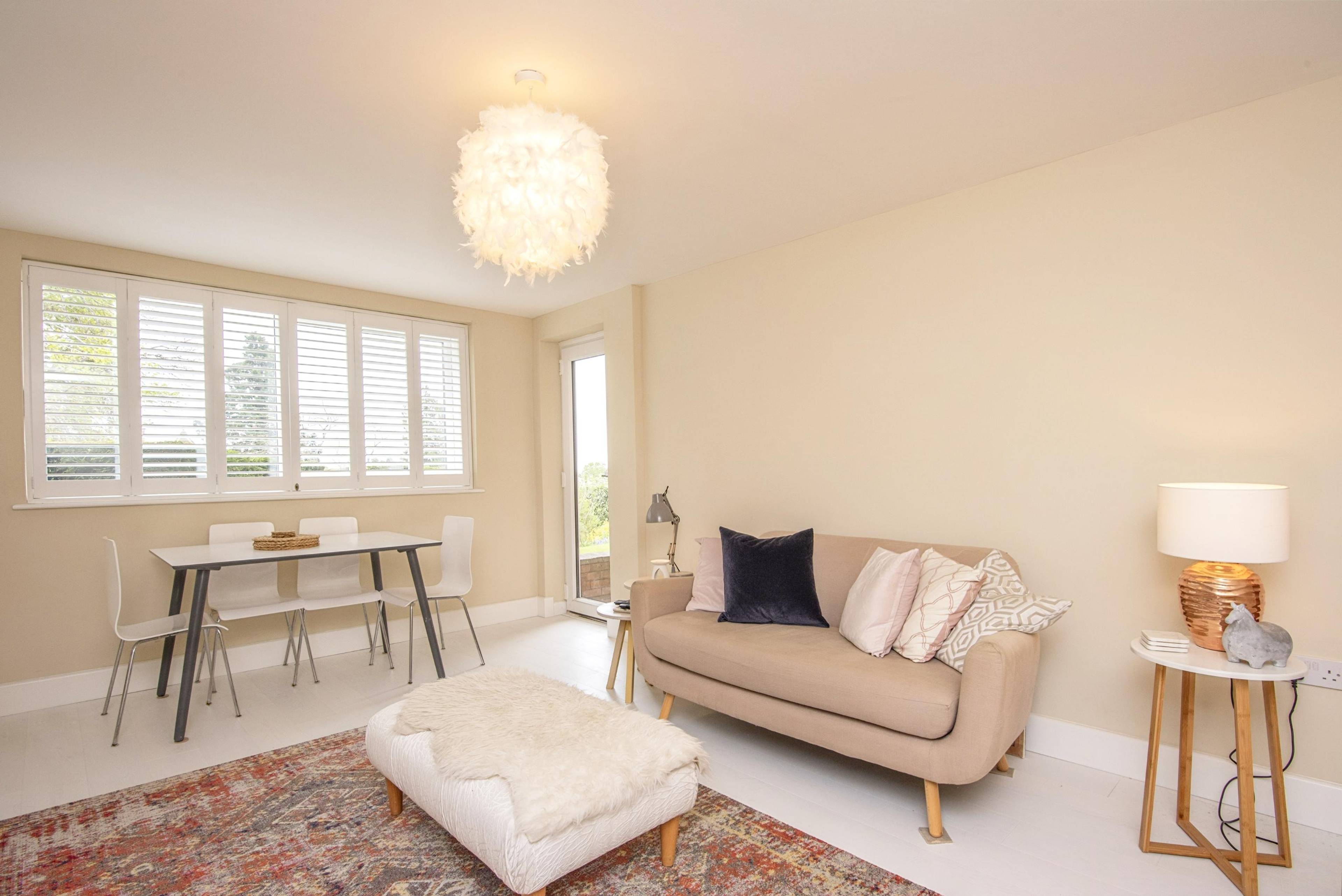 Lounge/Dining Room