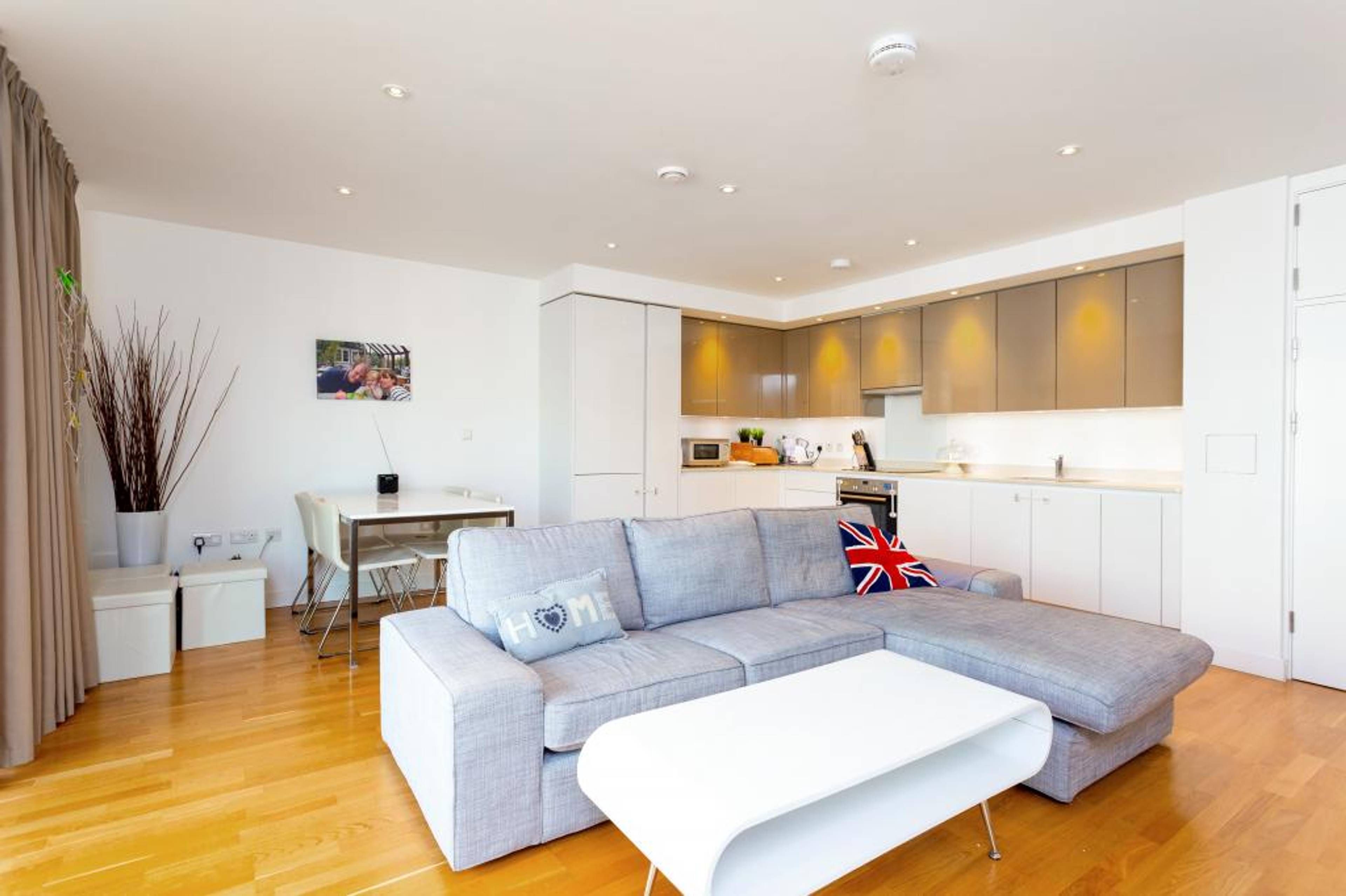 Apartment Living Rm