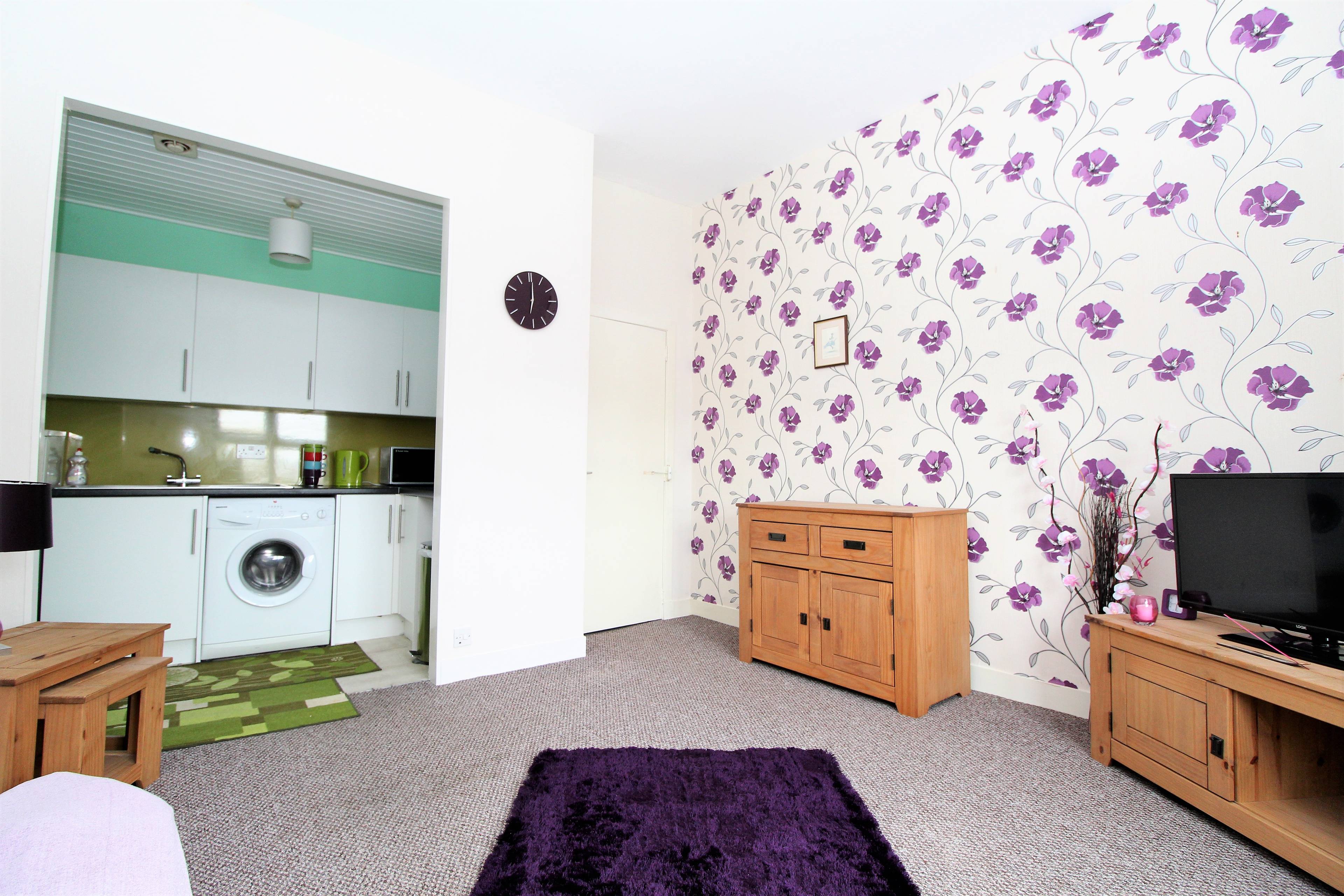 Lounge / Kitchen