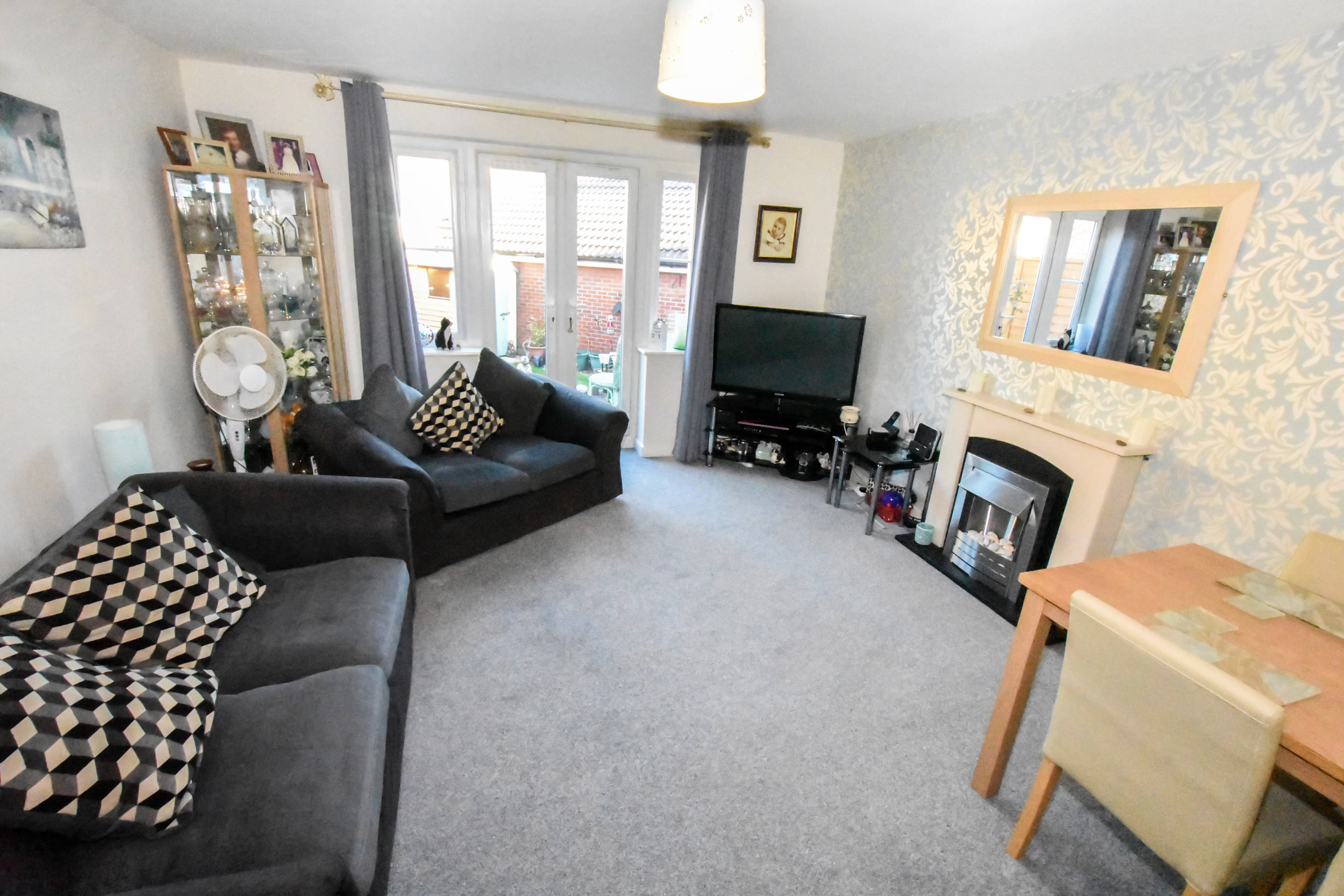 Lounge/Dining Room