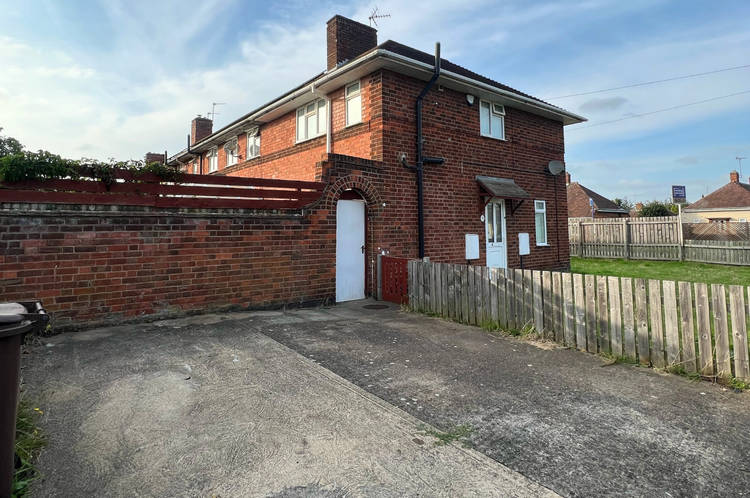 3 bedroom end of terrace house