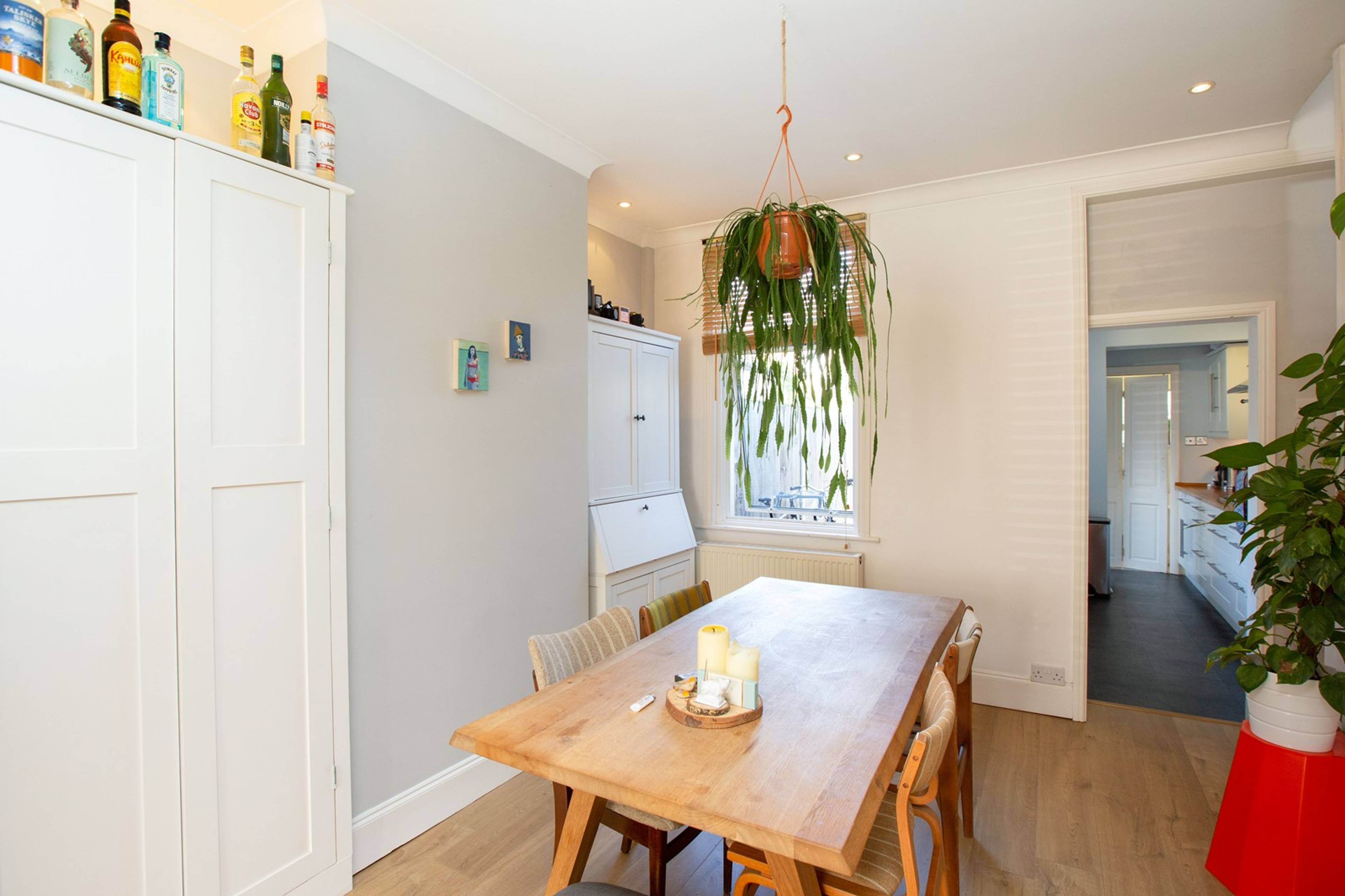 Lounge/Dining Room