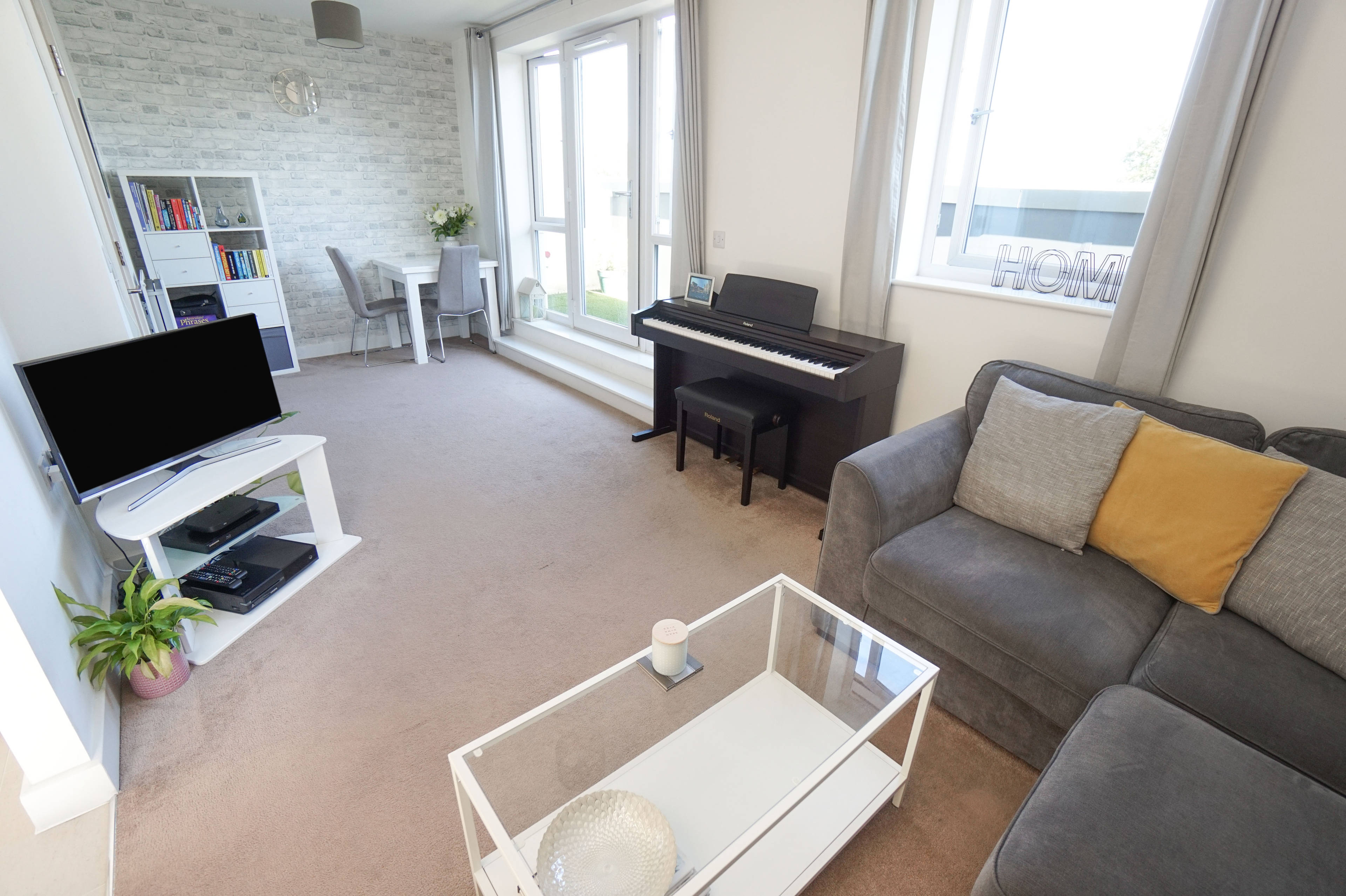 Lounge/Dining Room