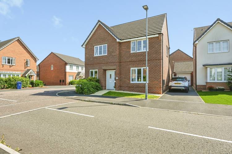 4 bedroom detached house