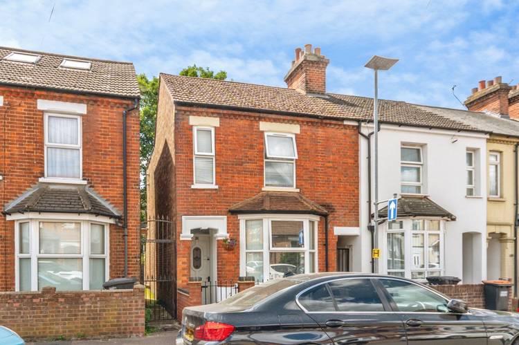 3 bedroom end of terrace house