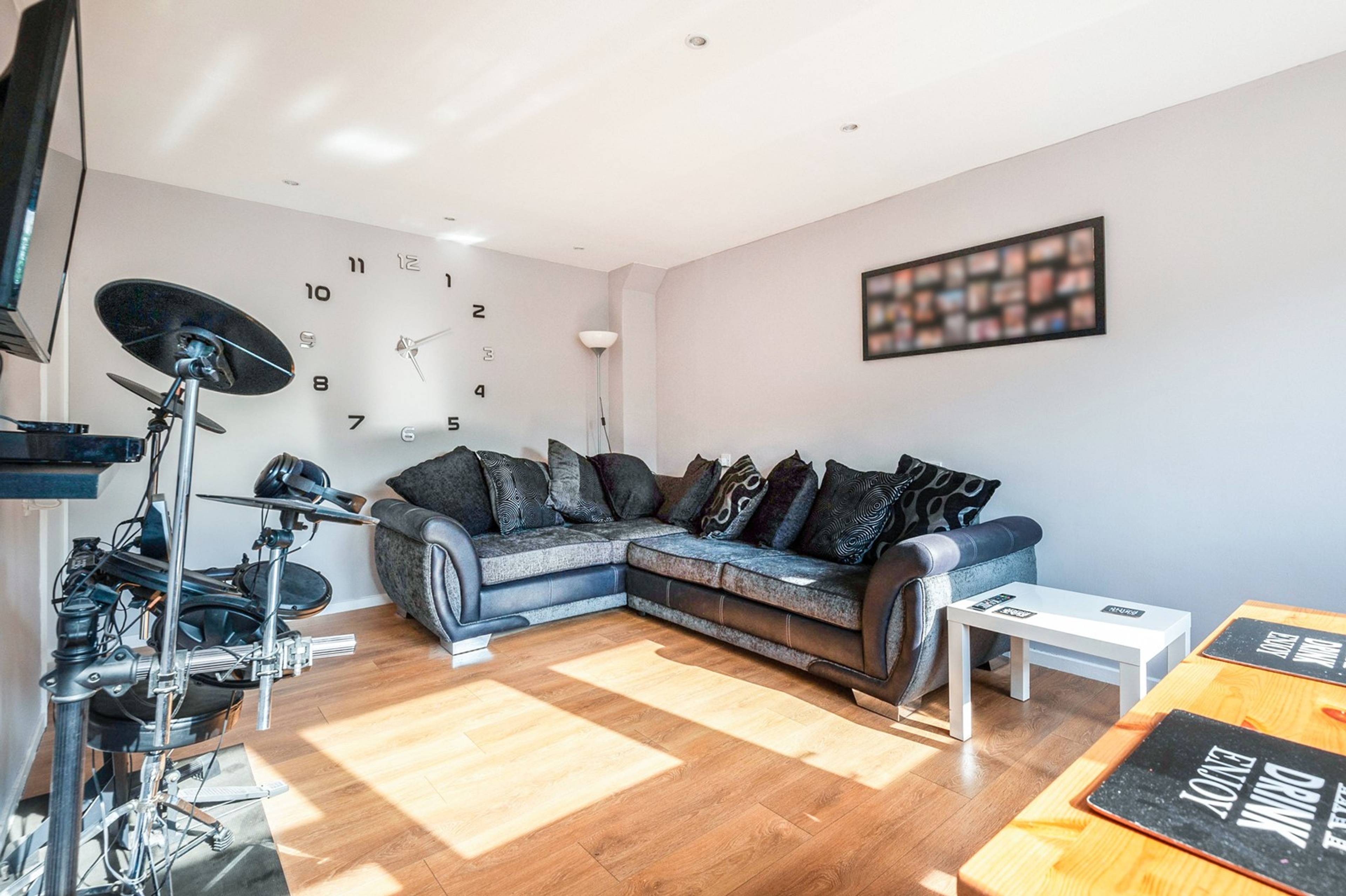 Lounge/Dining Room