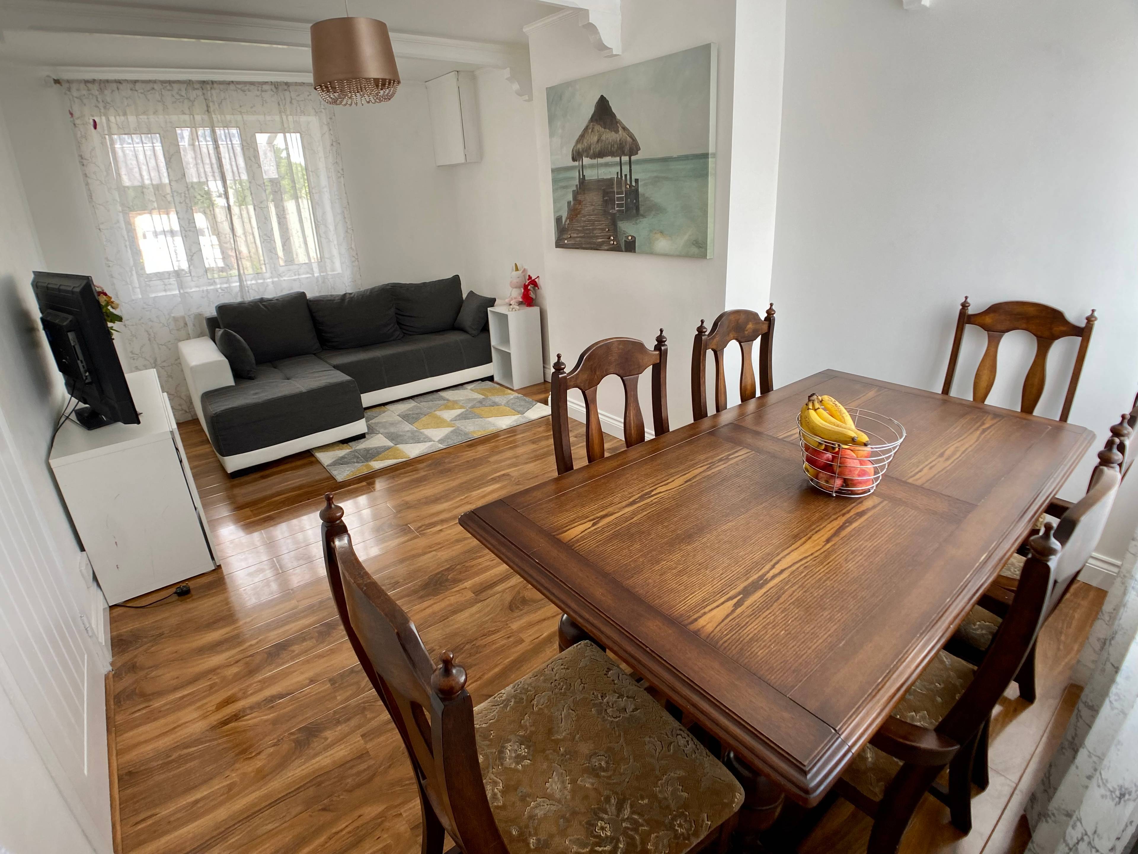 Lounge/Dining Room