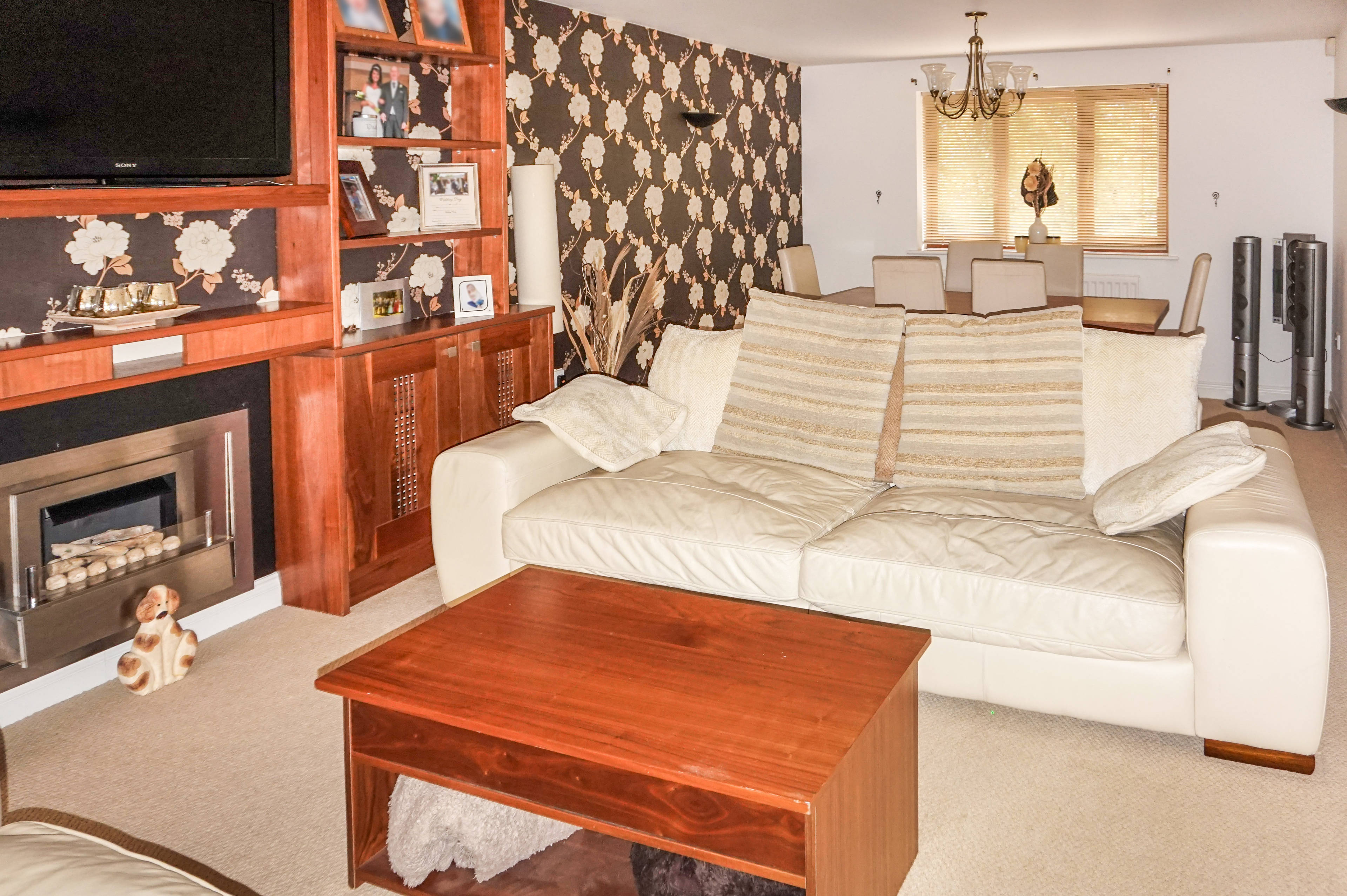 Lounge/Dining Room