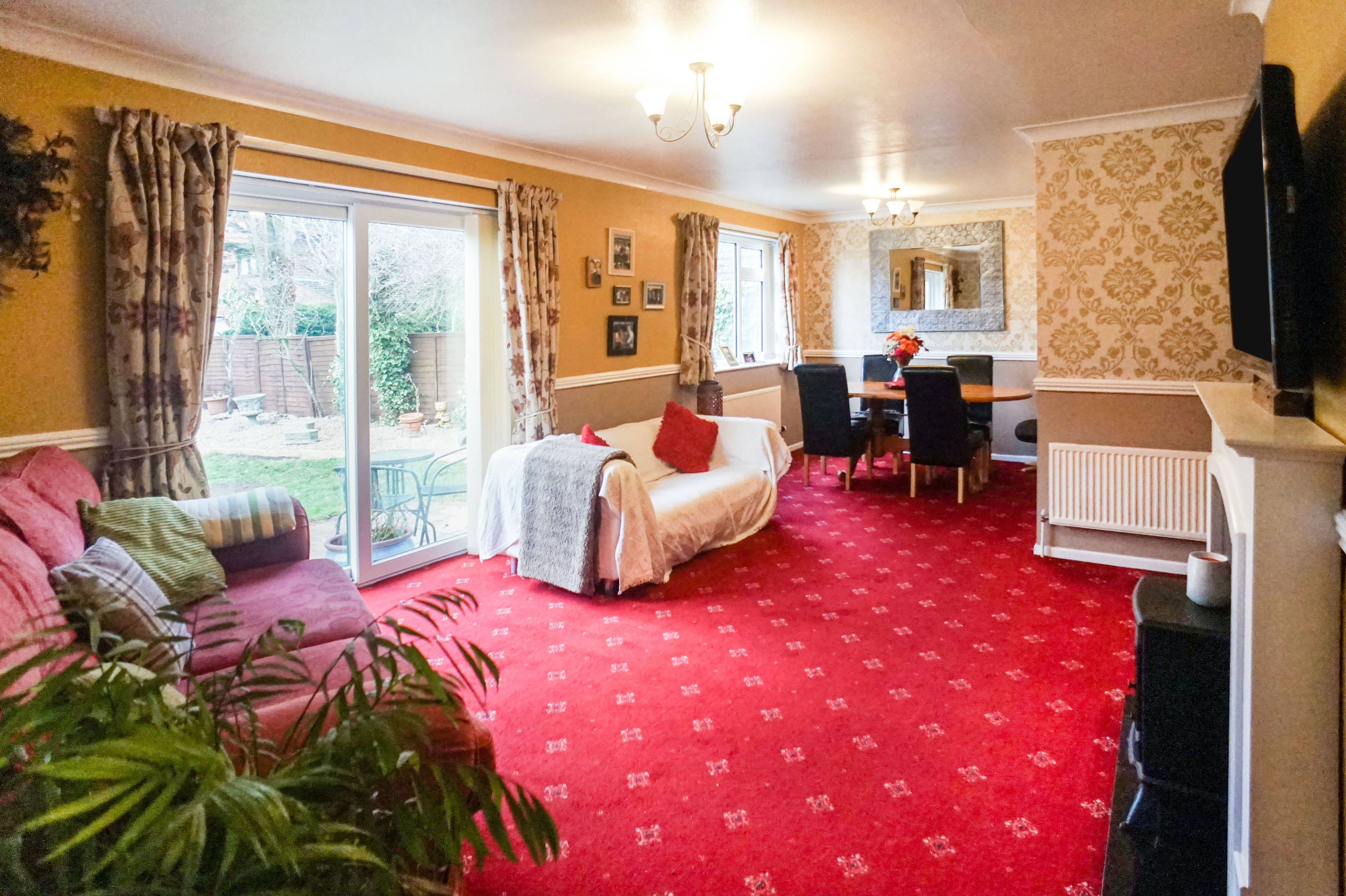Lounge/Dining Room
