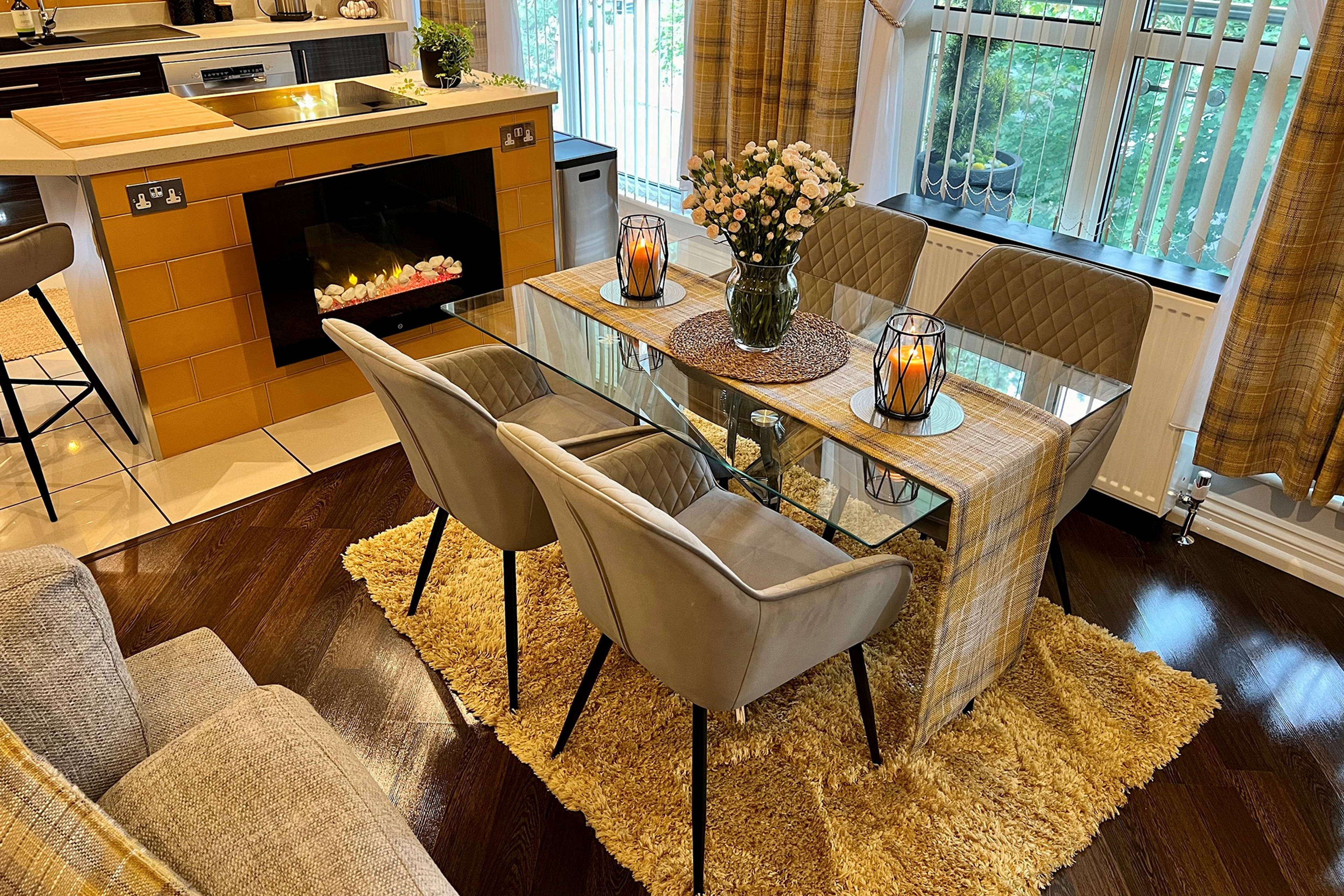 Lounge/Dining Room