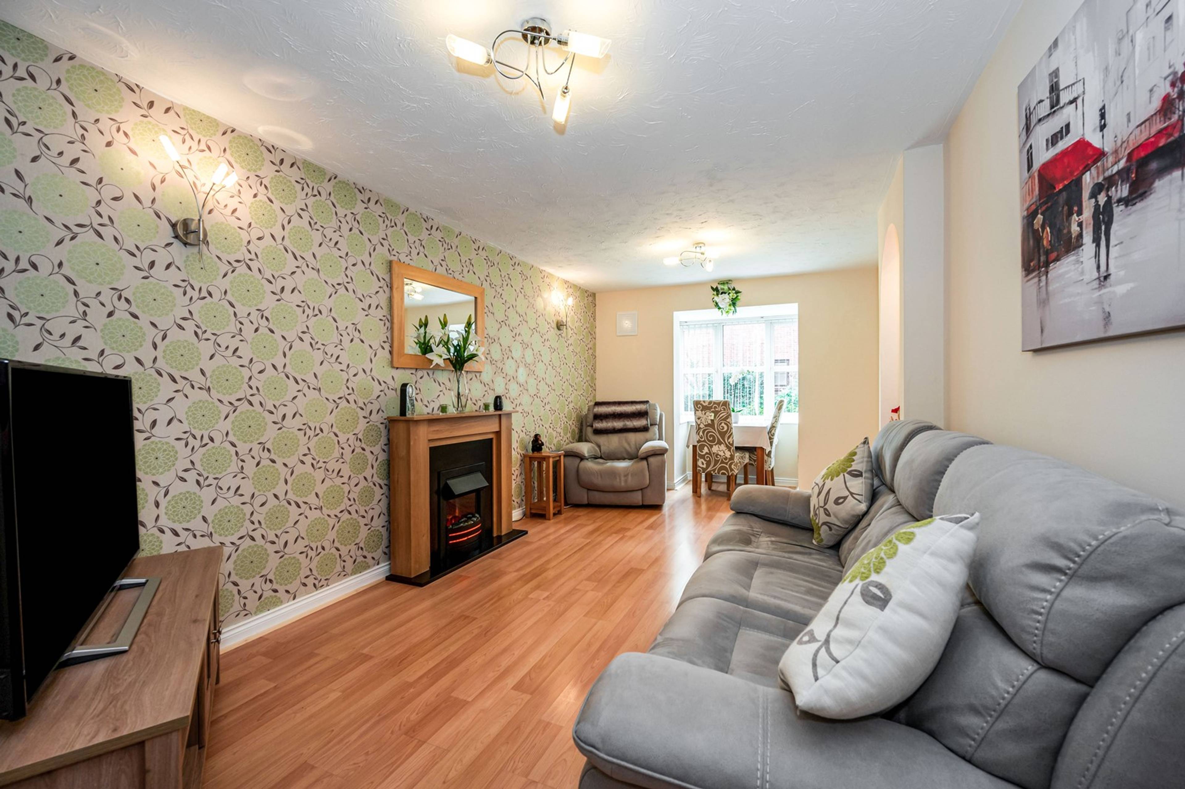 Lounge/Dining Room
