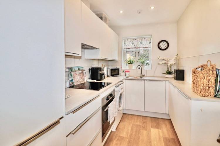 2 bedroom end of terrace house