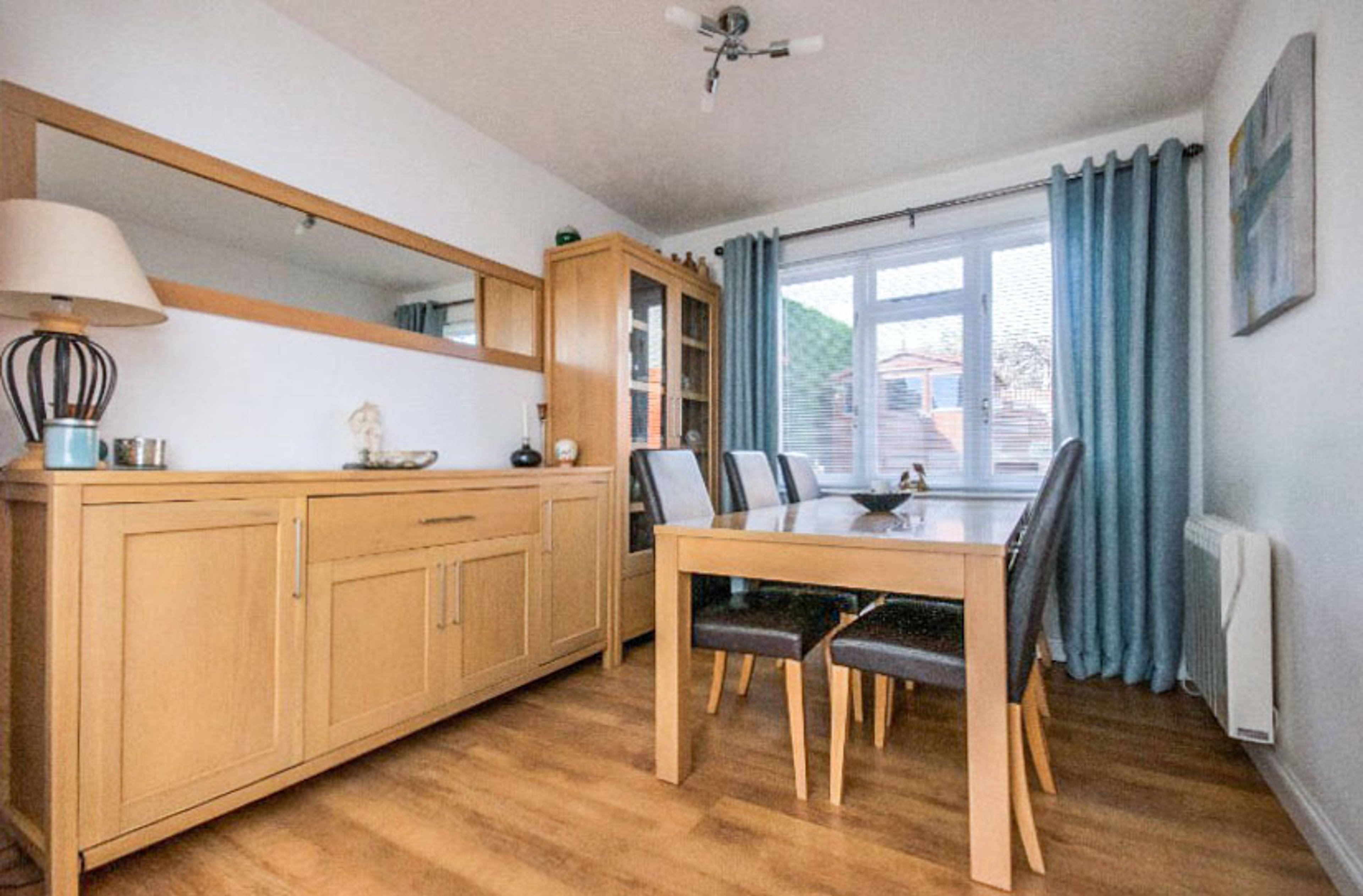 Lounge/Dining Room