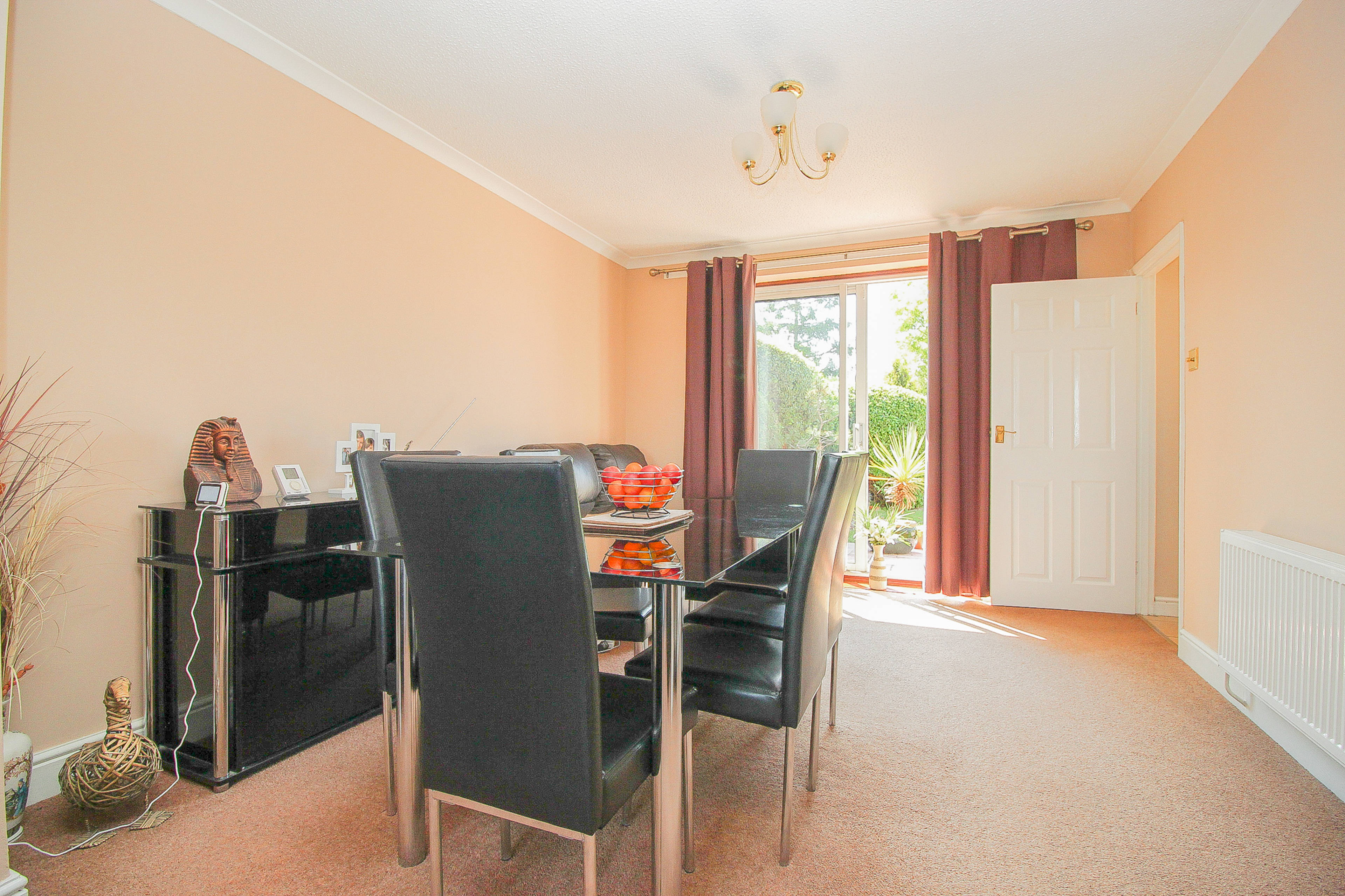 Lounge/Dining Room