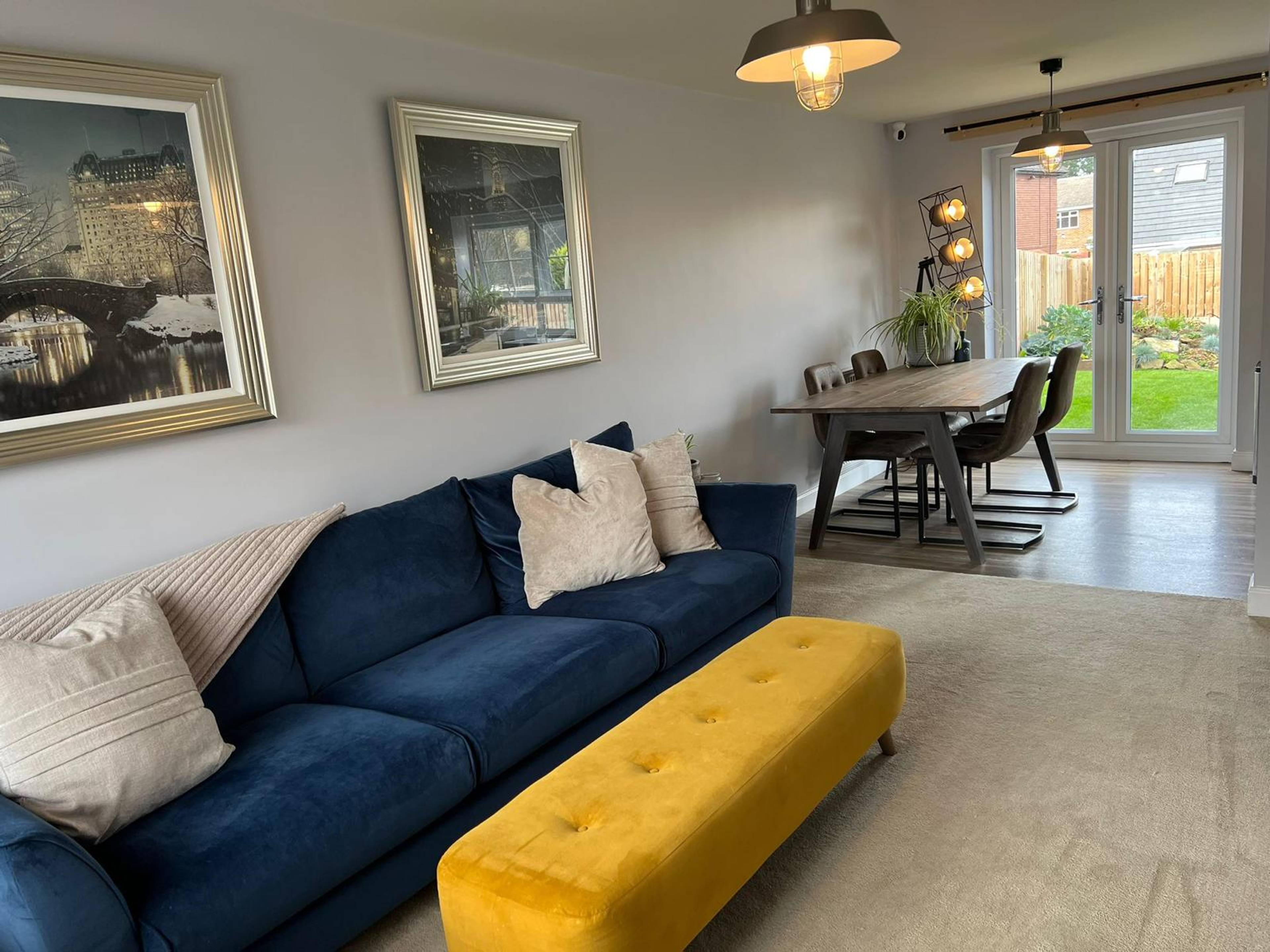 Lounge/Dining Room