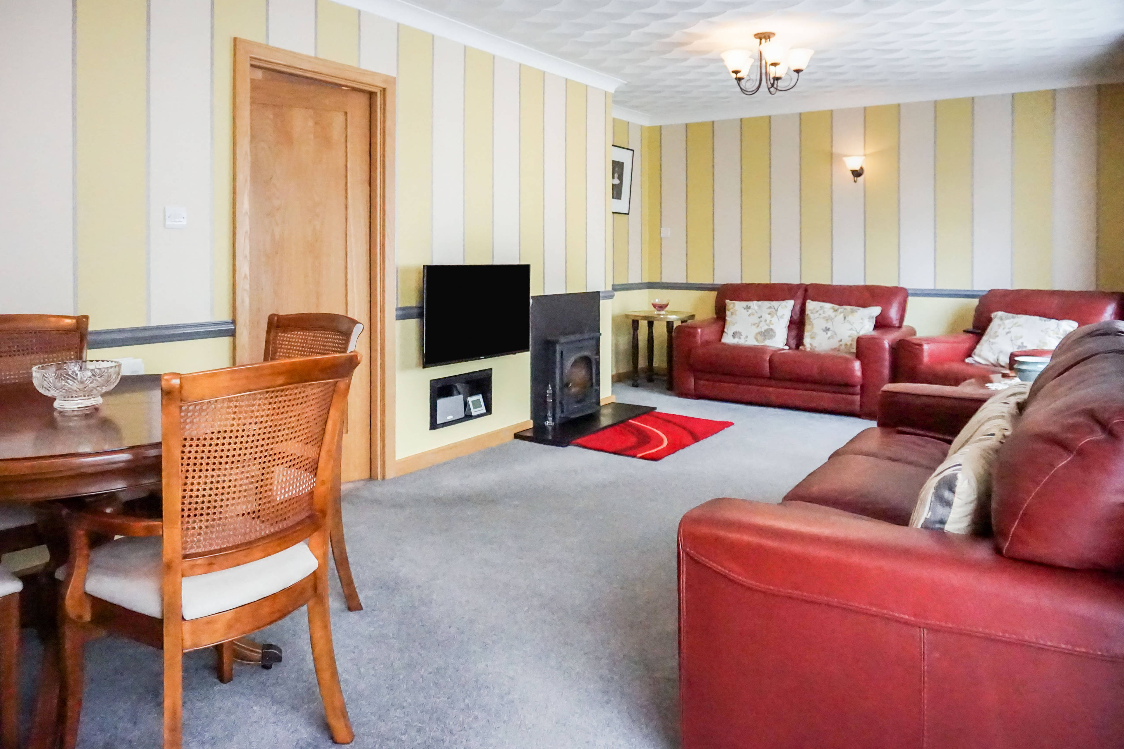Lounge/Dining Room