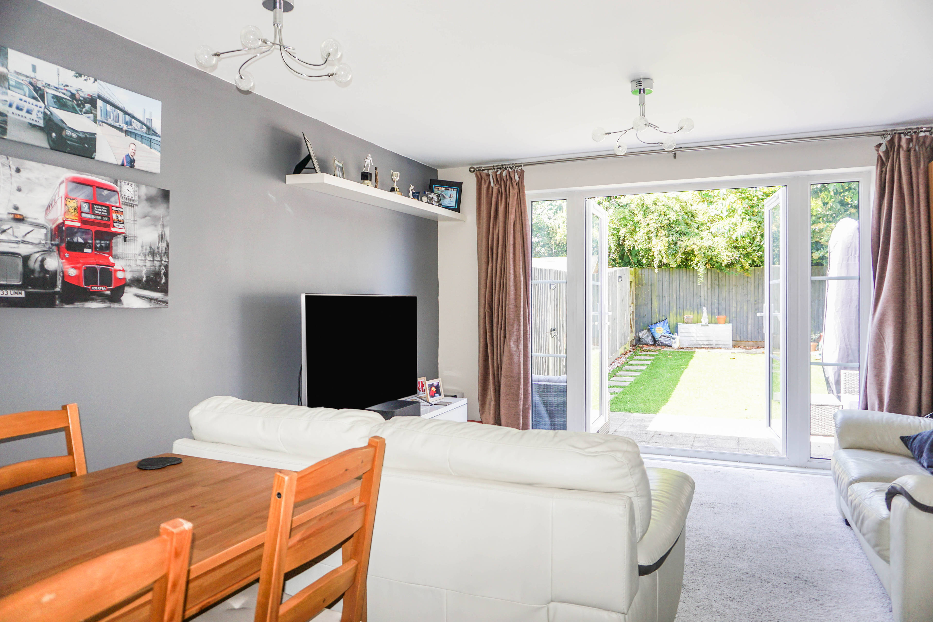 Lounge/Dining Room