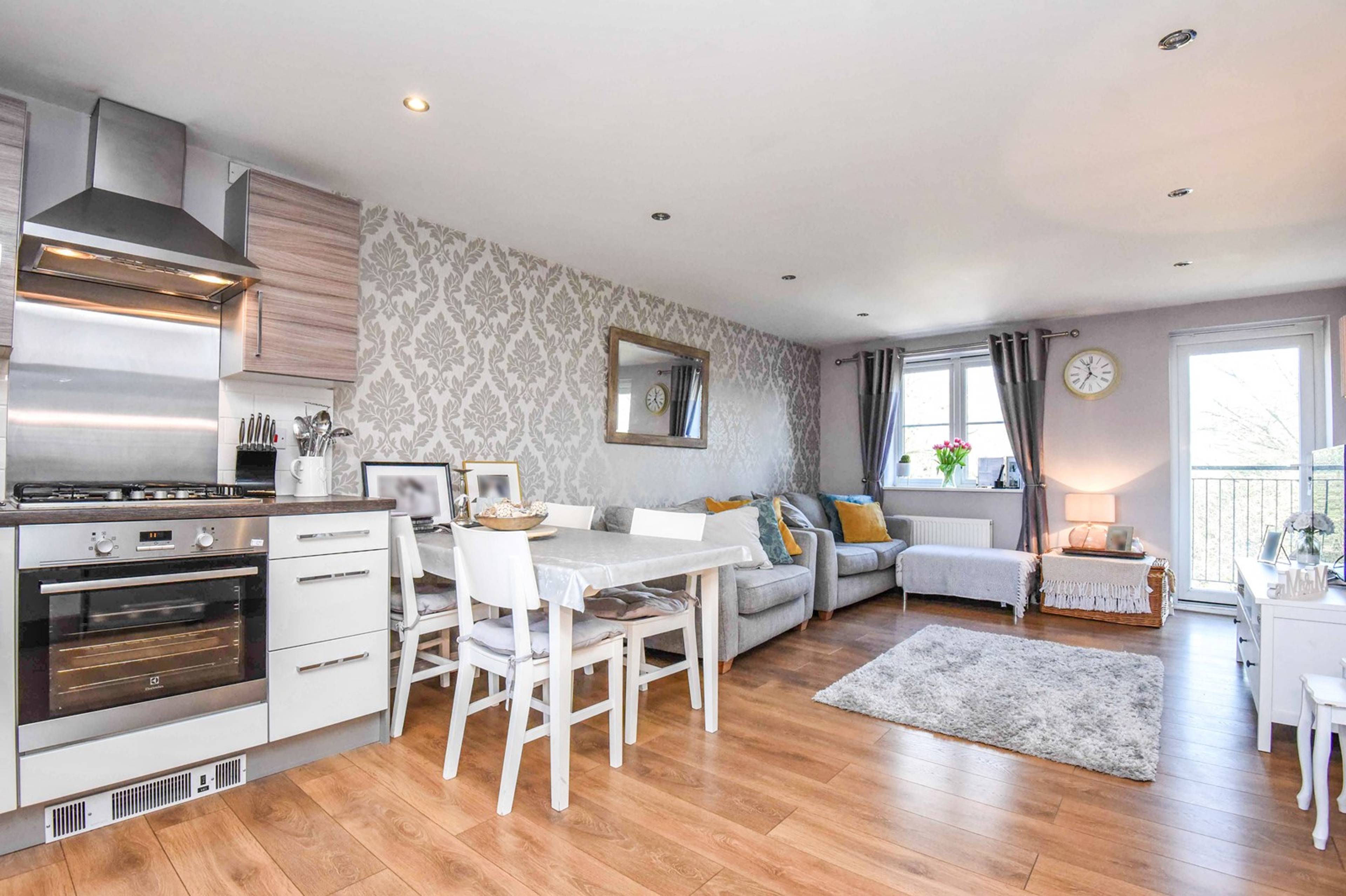 Lounge / Kitchen