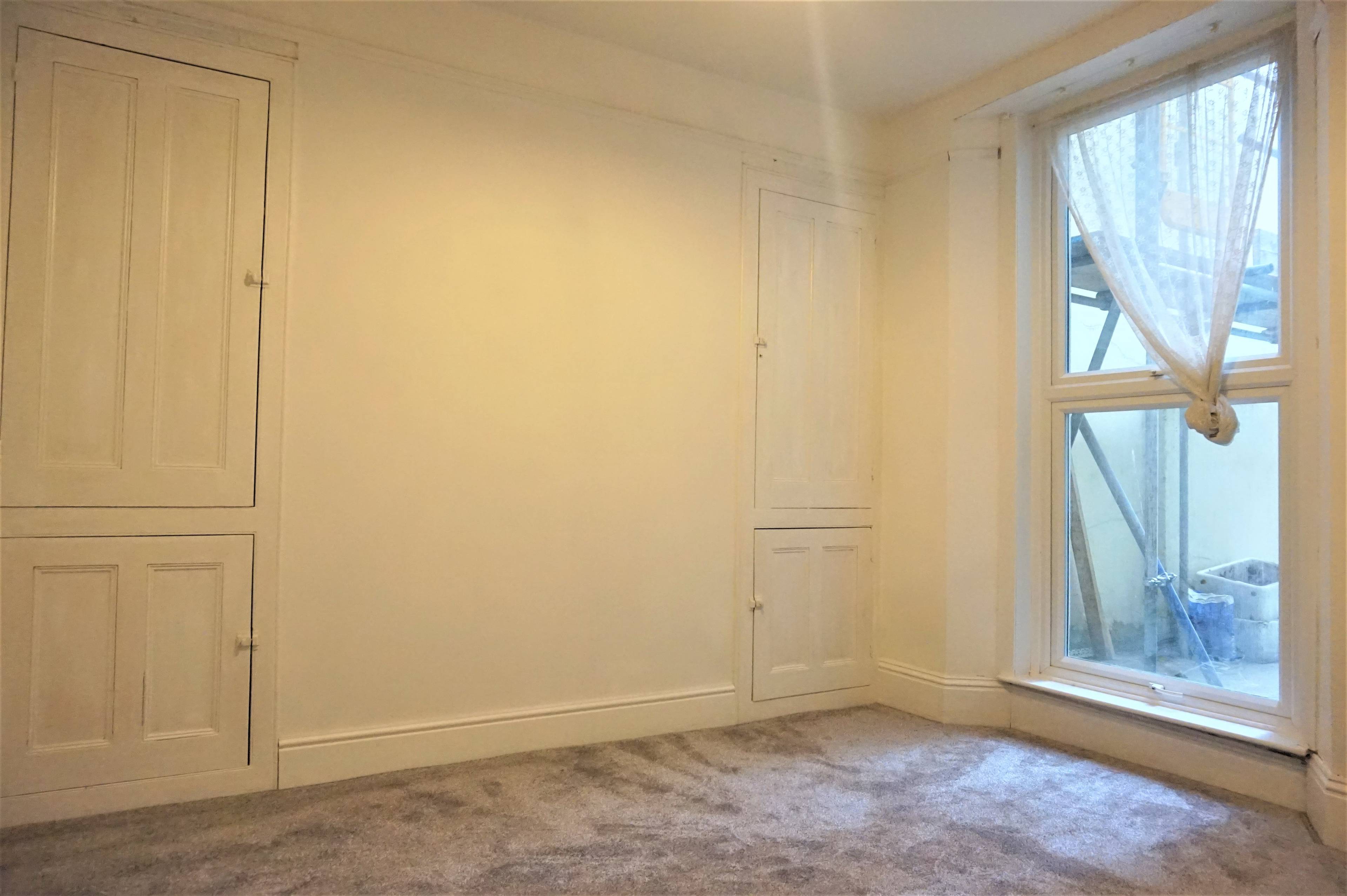 Dining Room/Bed 5