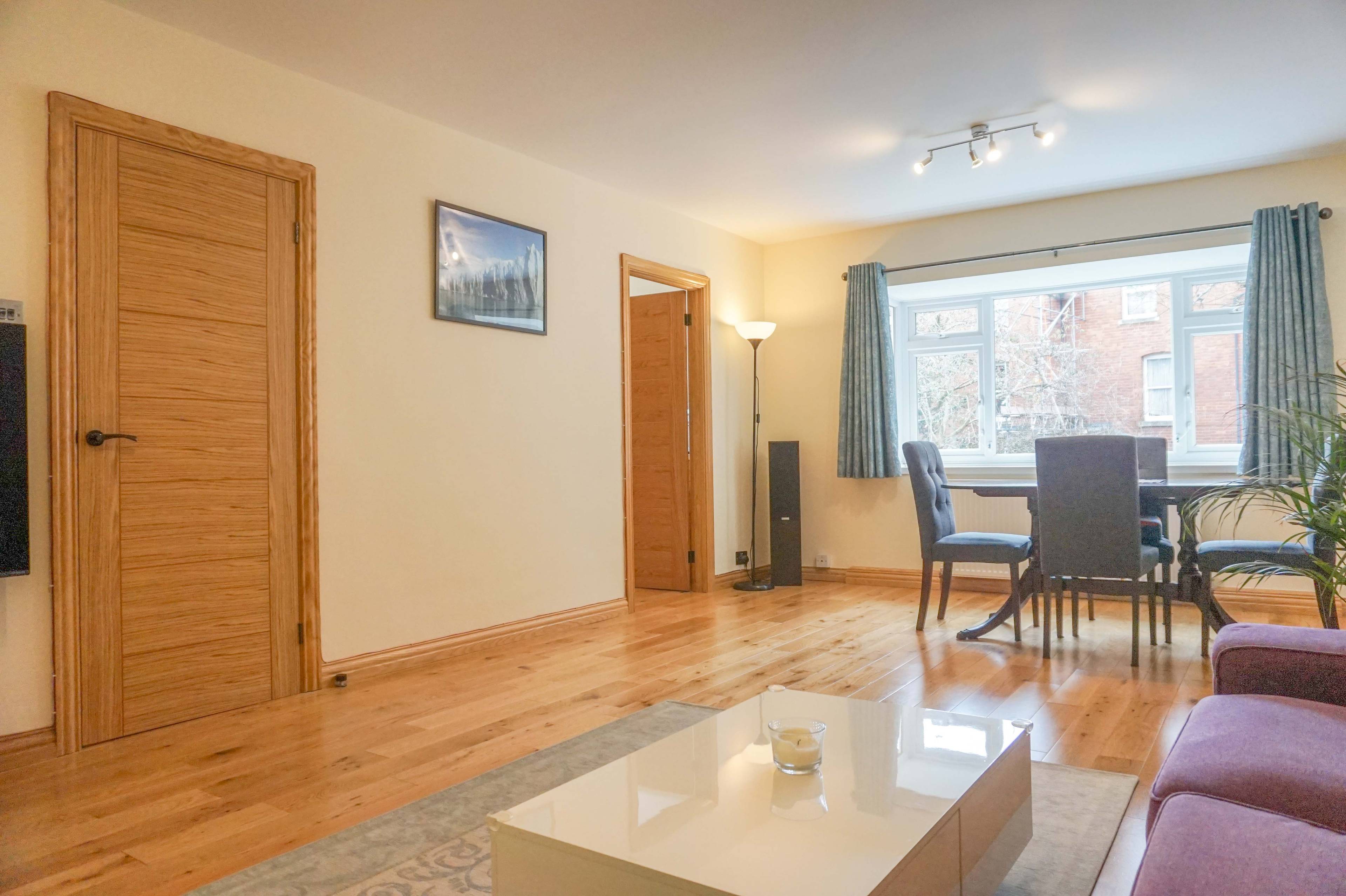 Lounge/Dining Room