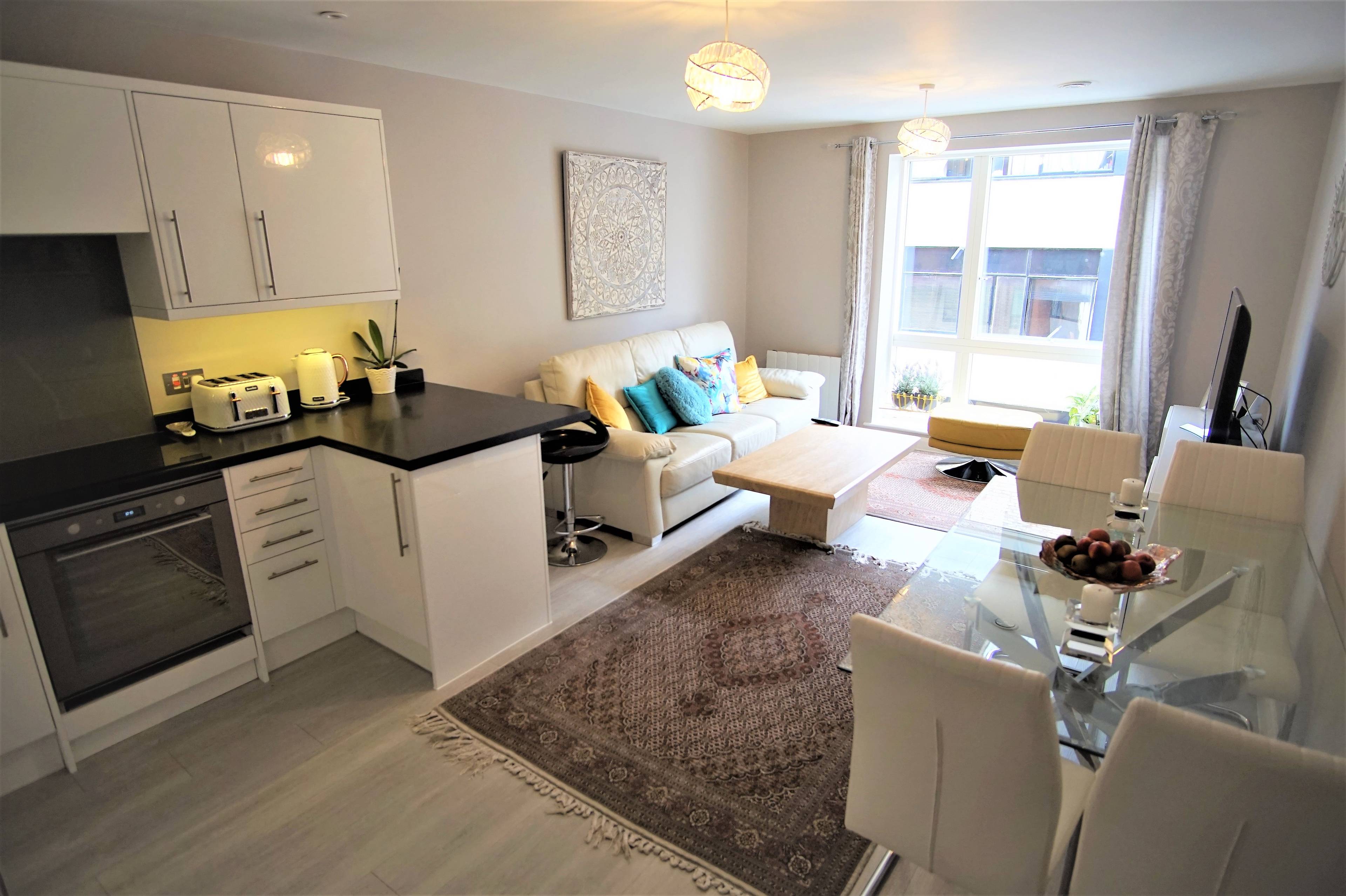 Lounge / Kitchen