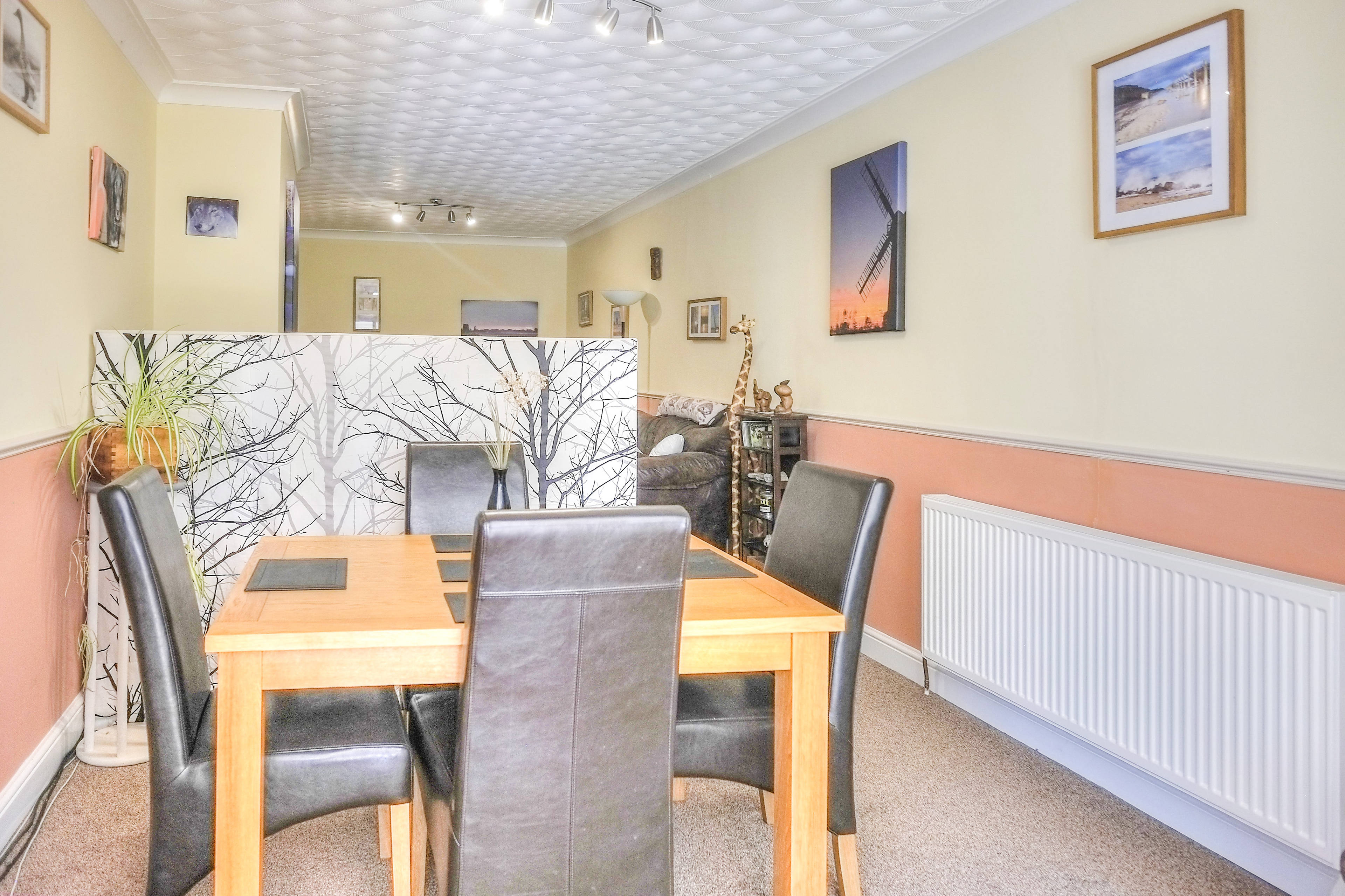 Lounge/Dining Room
