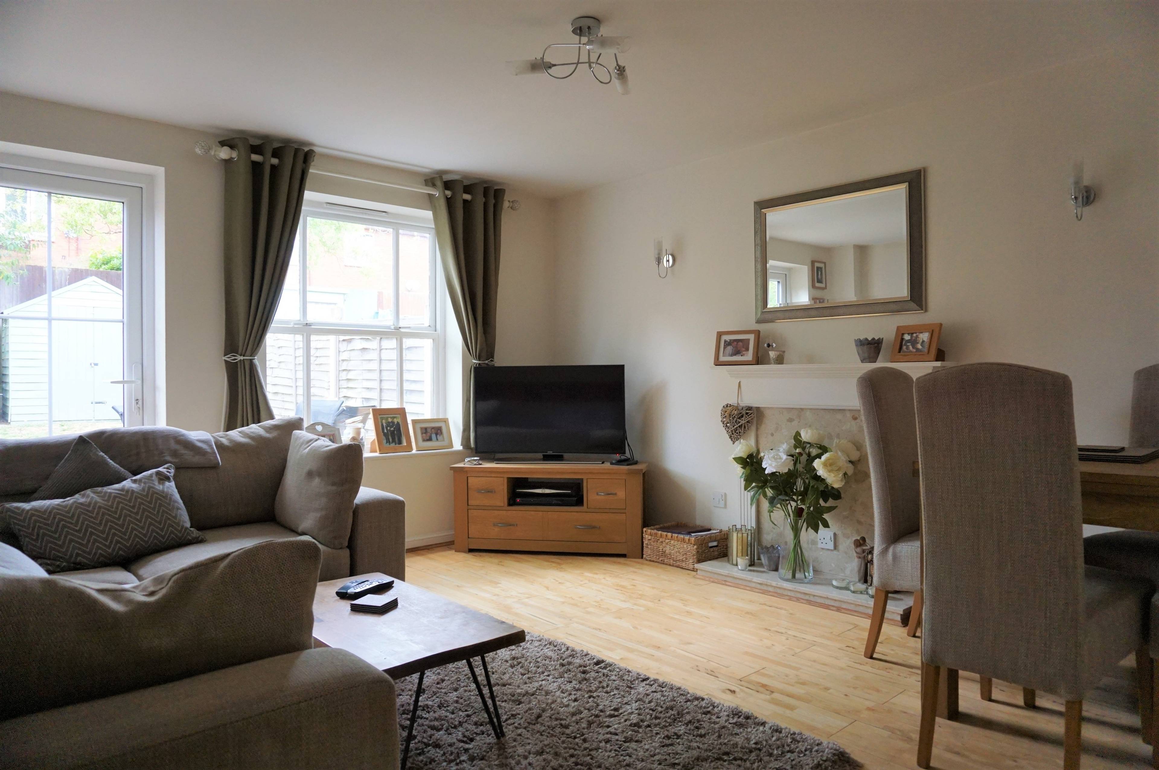 Lounge/Dining Room