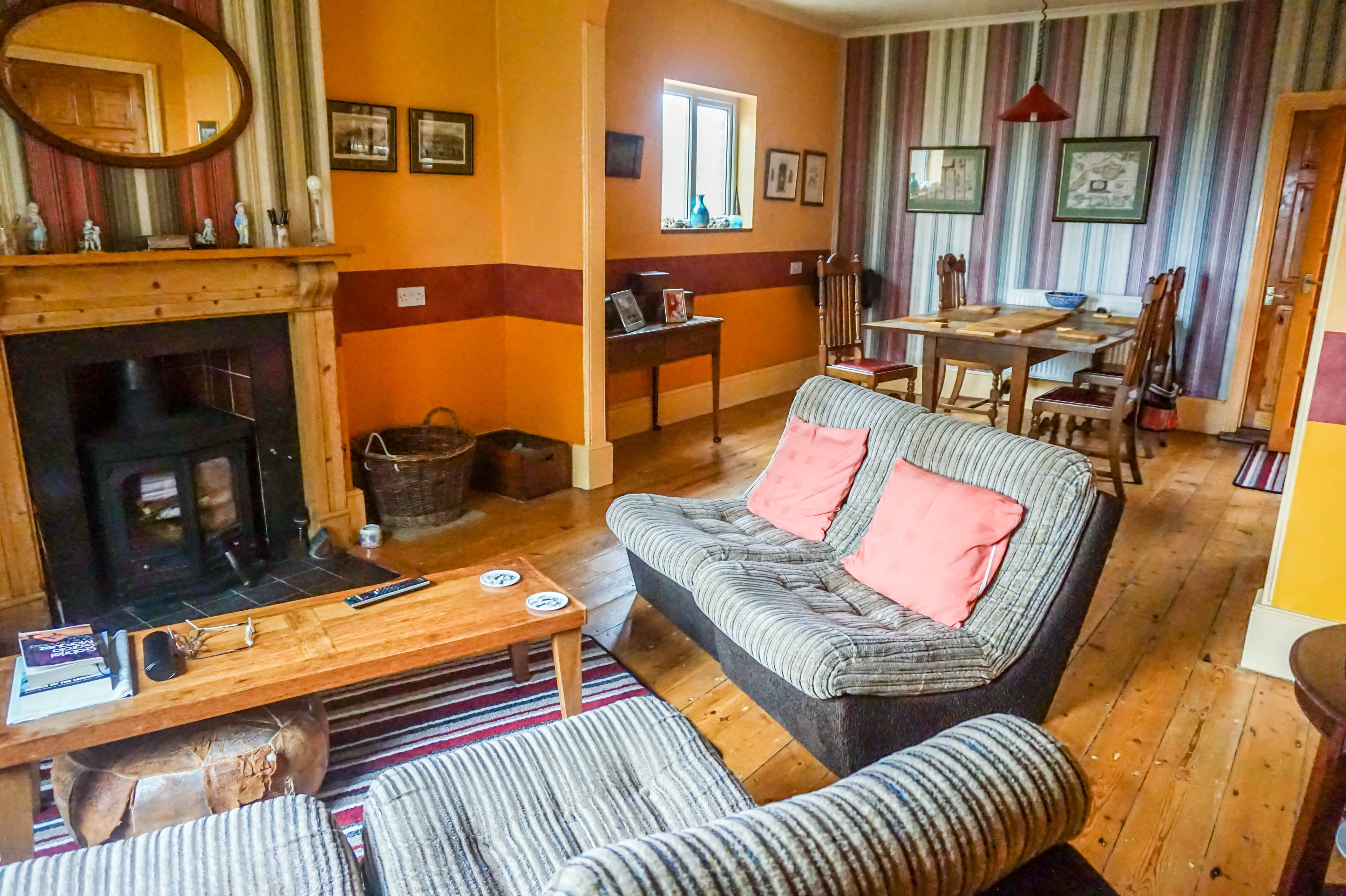 Lounge/Dining Room