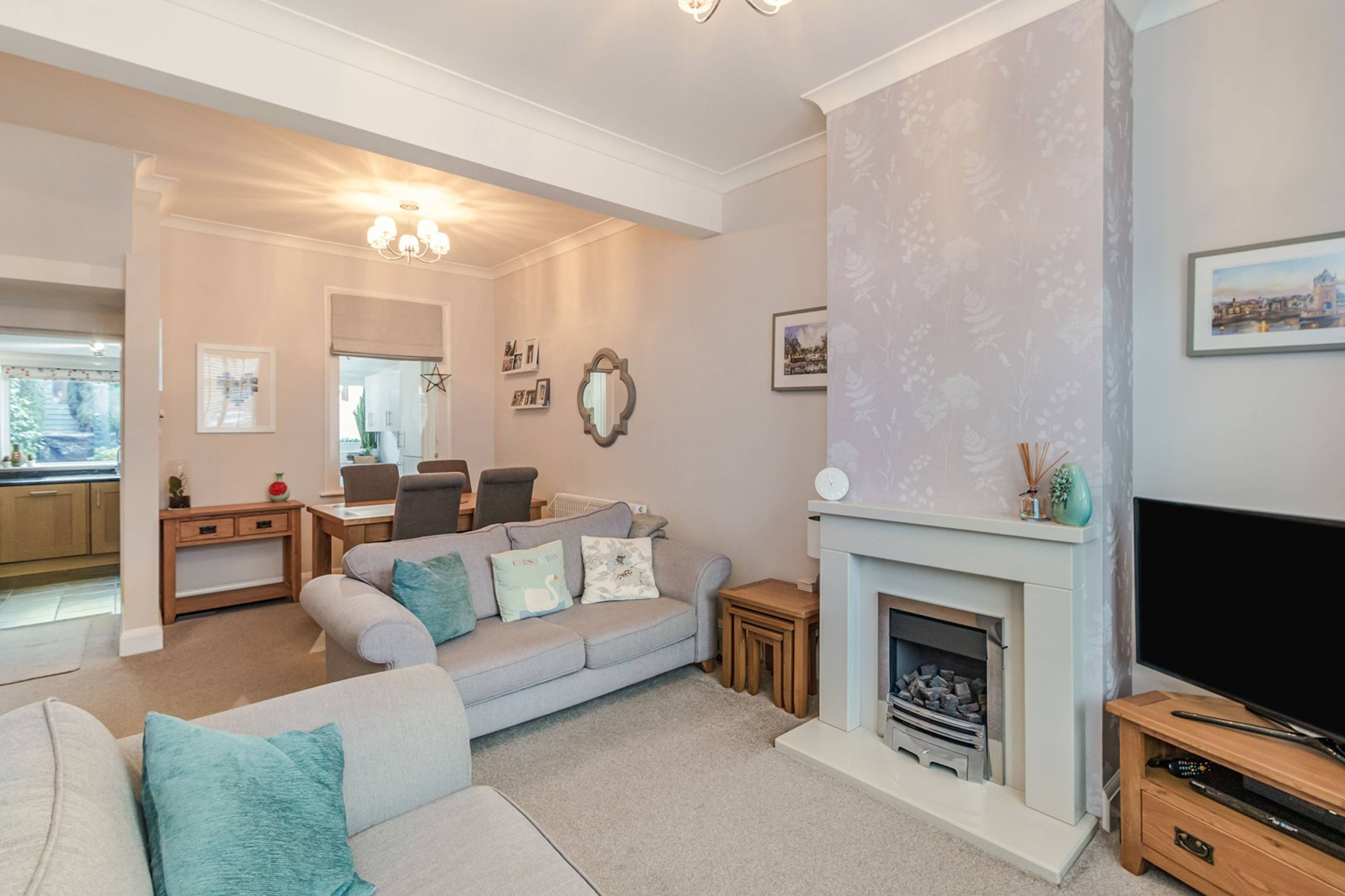 Lounge/Dining Room