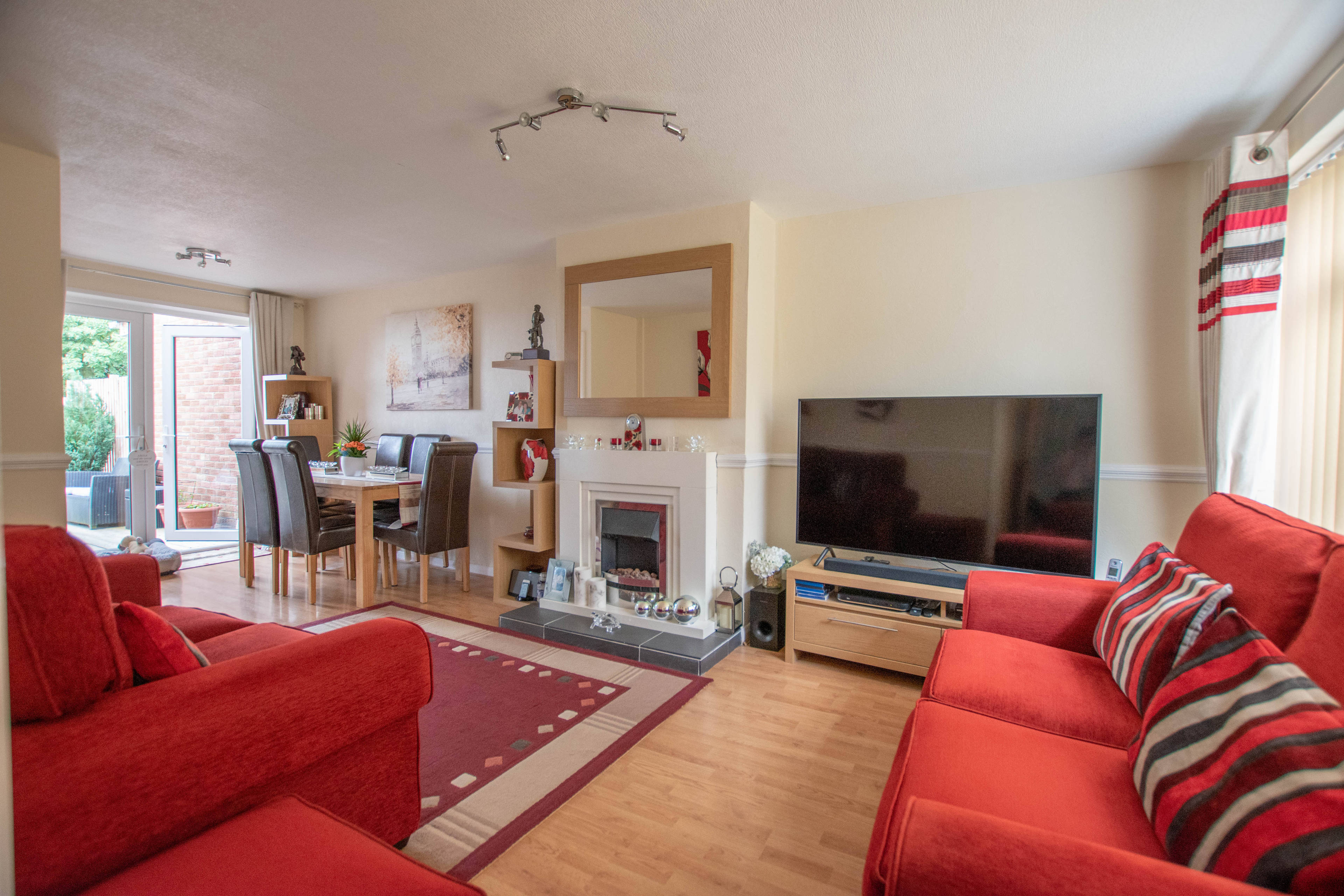 Lounge/Dining Room