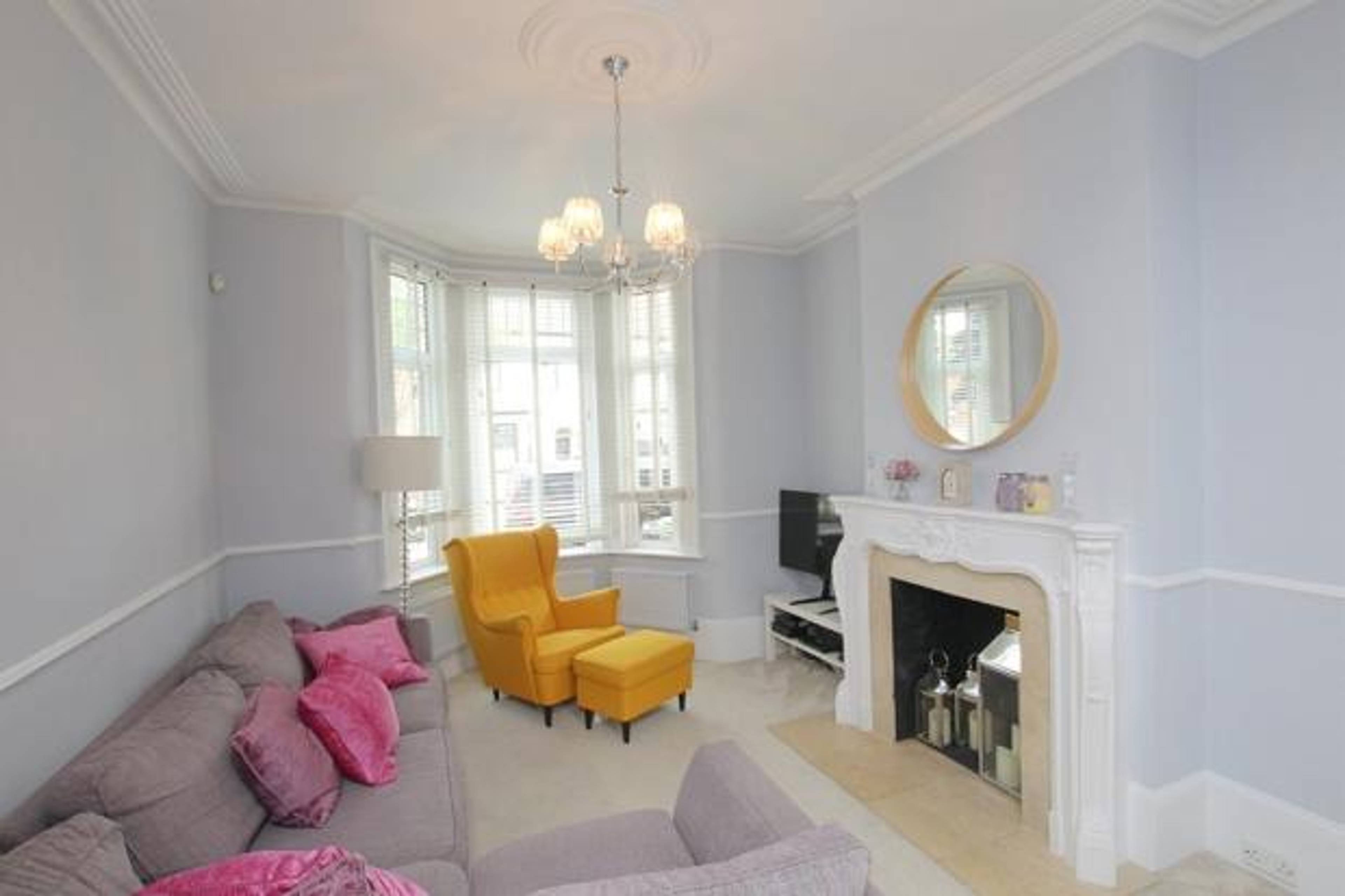 Lounge/Dining Room