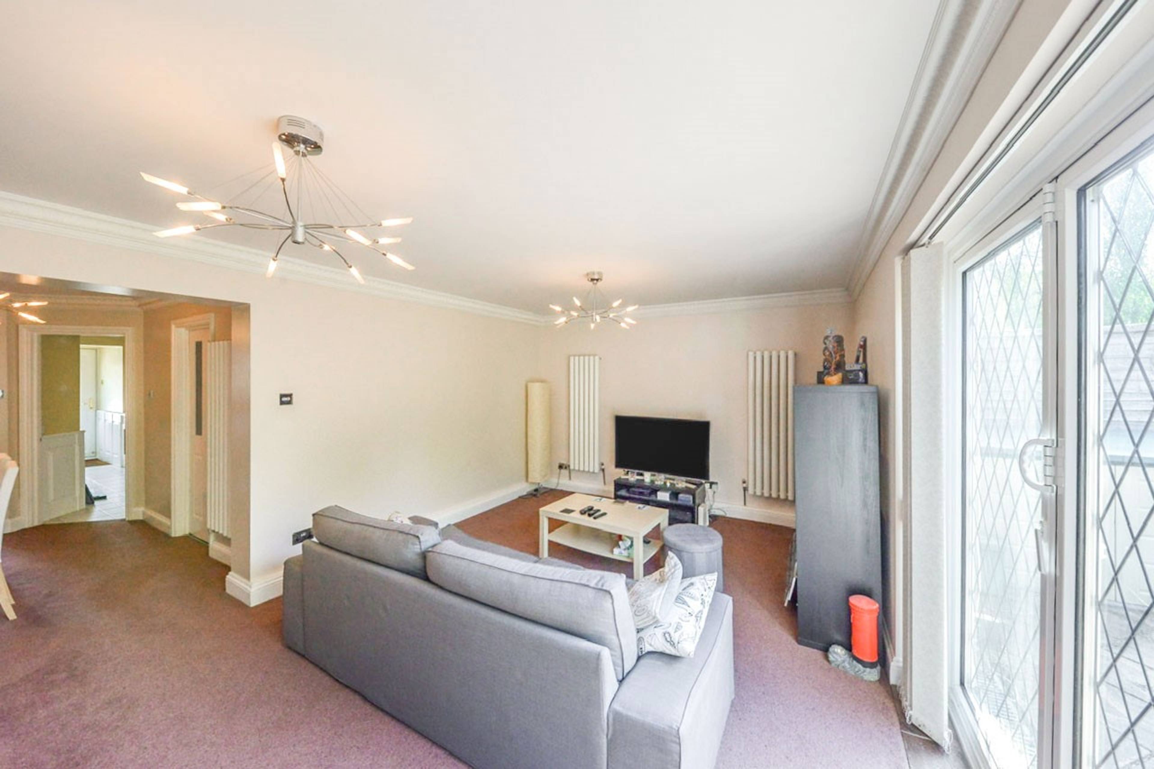 Lounge/Dining Room