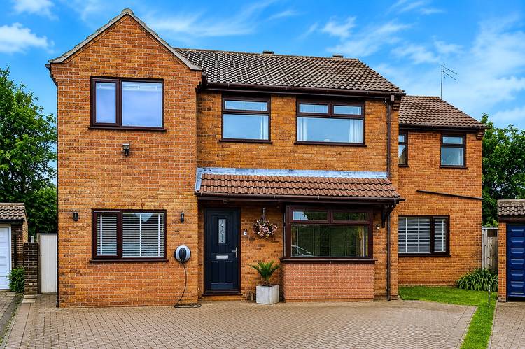 4 bedroom detached house