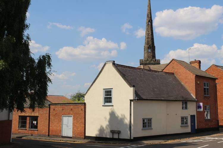 4 bedroom detached house