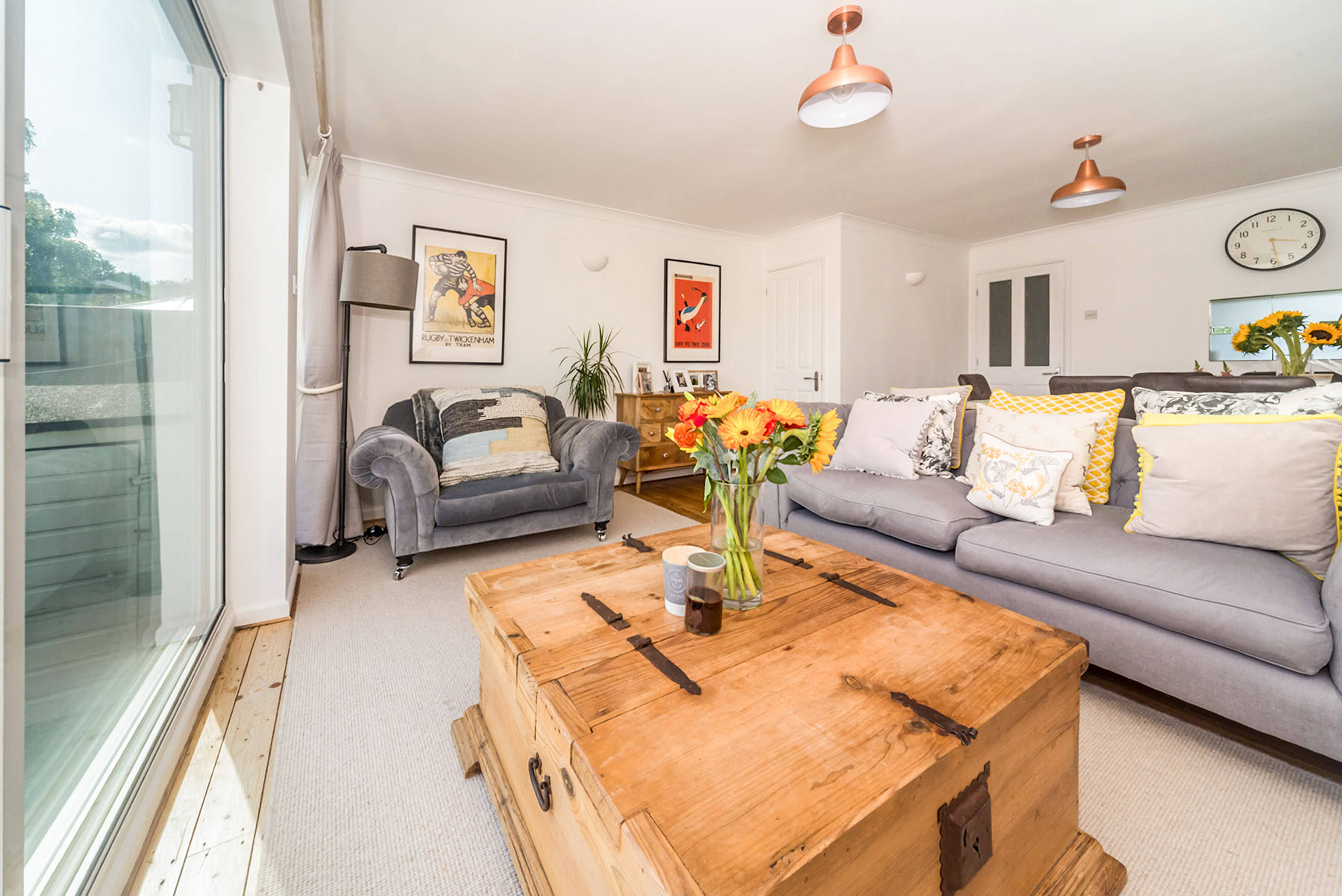 Lounge/Dining Room