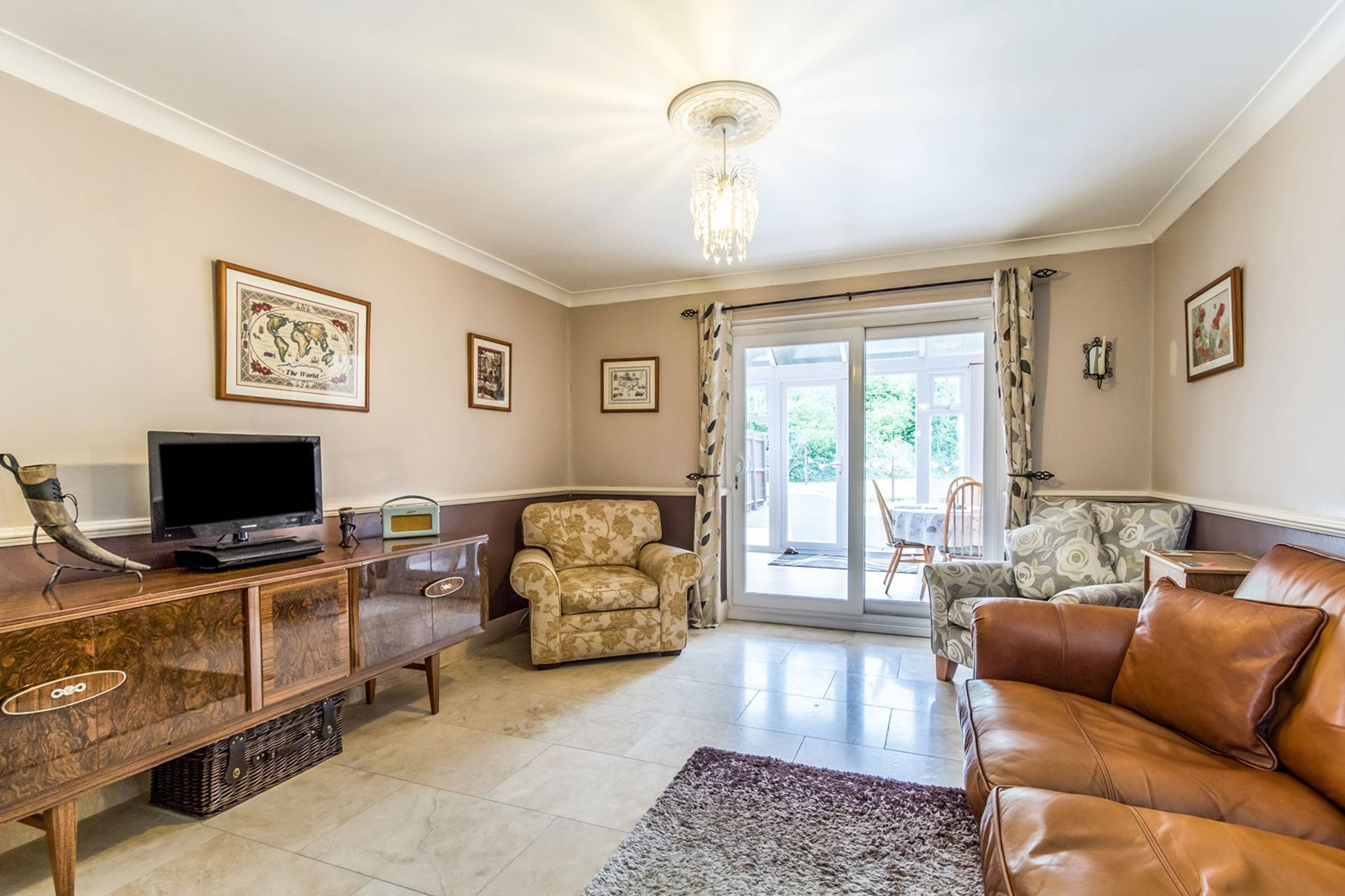 Lounge/Dining Room