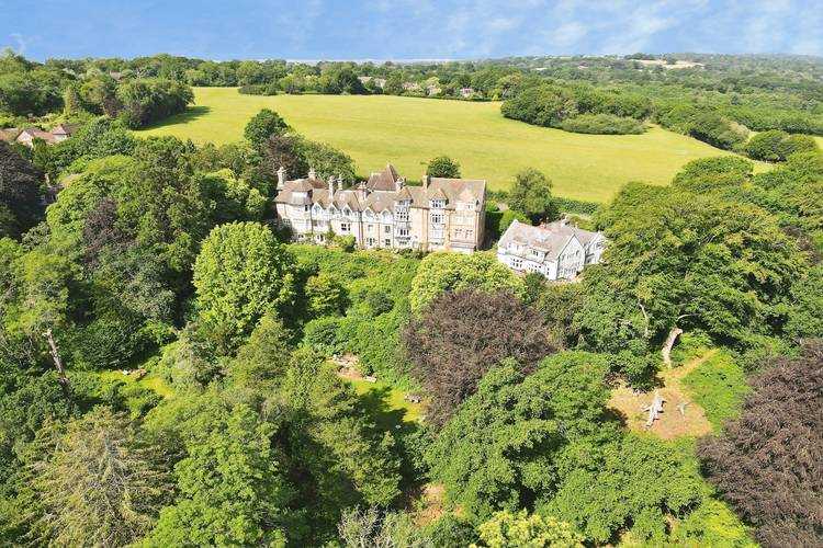 2 bedroom ground floor flat