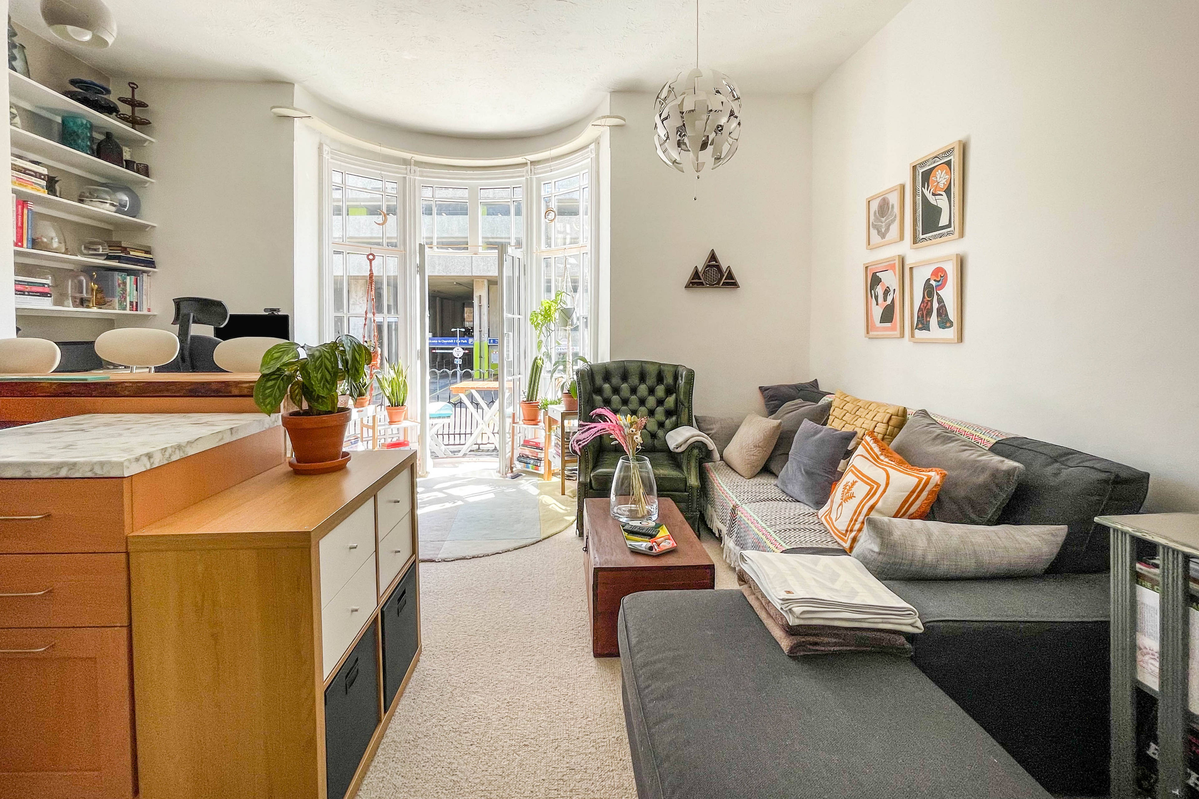 Lounge / Kitchen