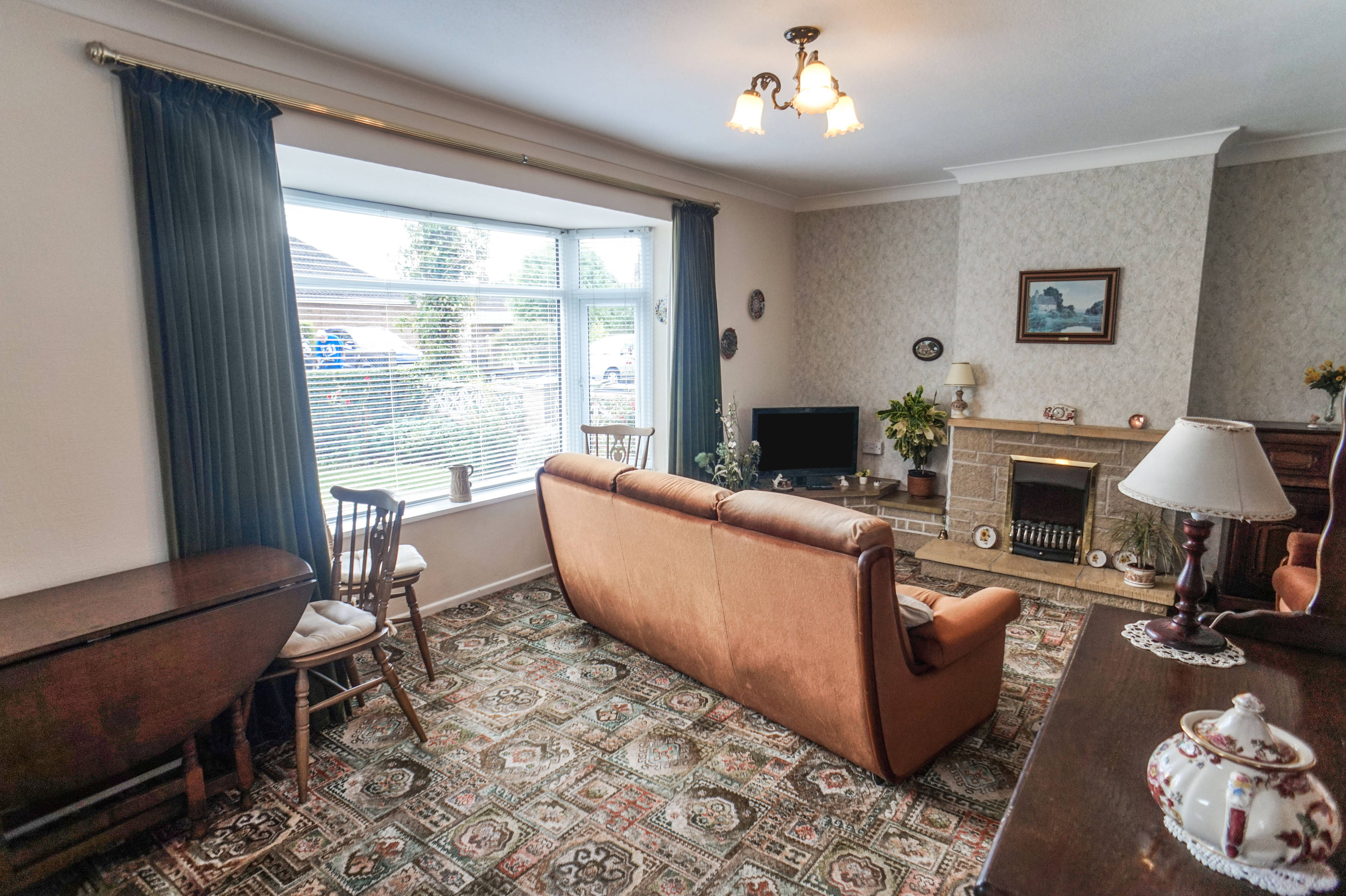 Lounge/Dining Room